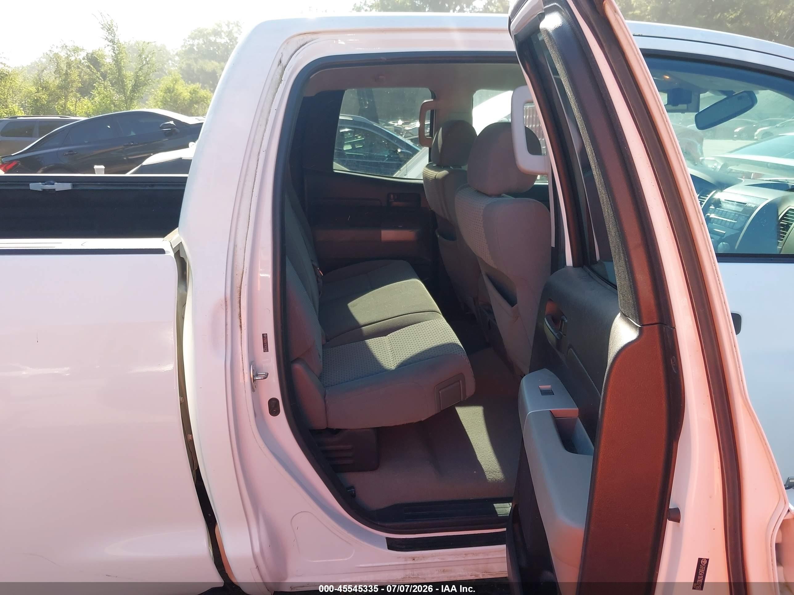 2007 Toyota Tundra Sr5 5.7l V8 Белый vin: 5TFBV541X7X032160