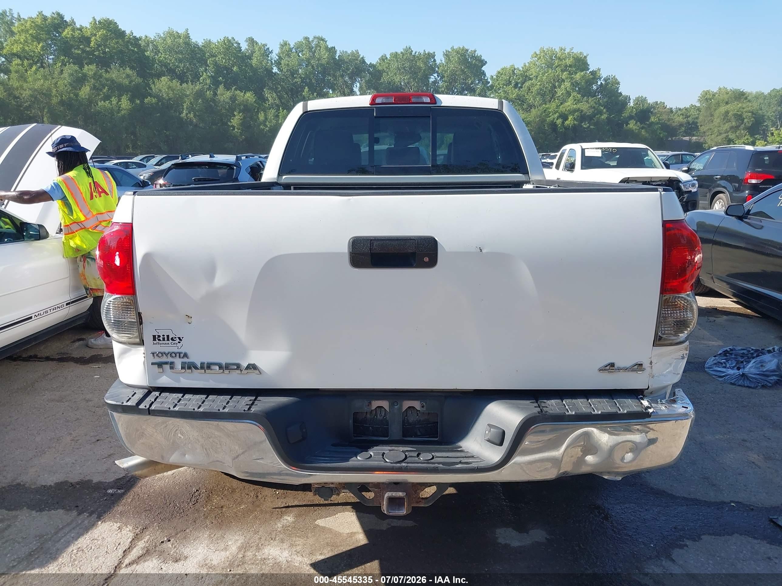 2007 Toyota Tundra Sr5 5.7l V8 Белый vin: 5TFBV541X7X032160