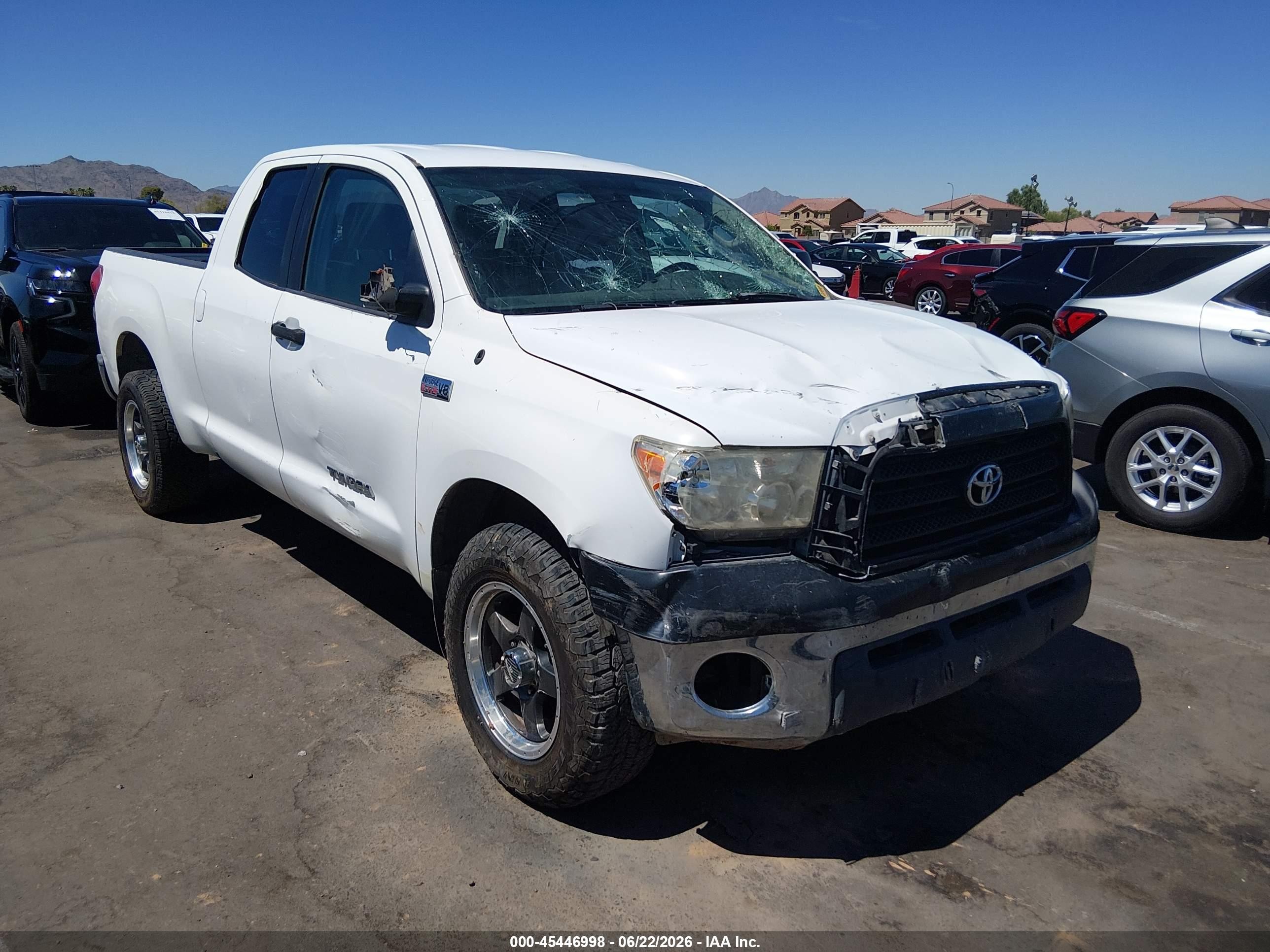 2008 Toyota Tundra Base 5.7l V8 White vin: 5TFBV541X8X073339