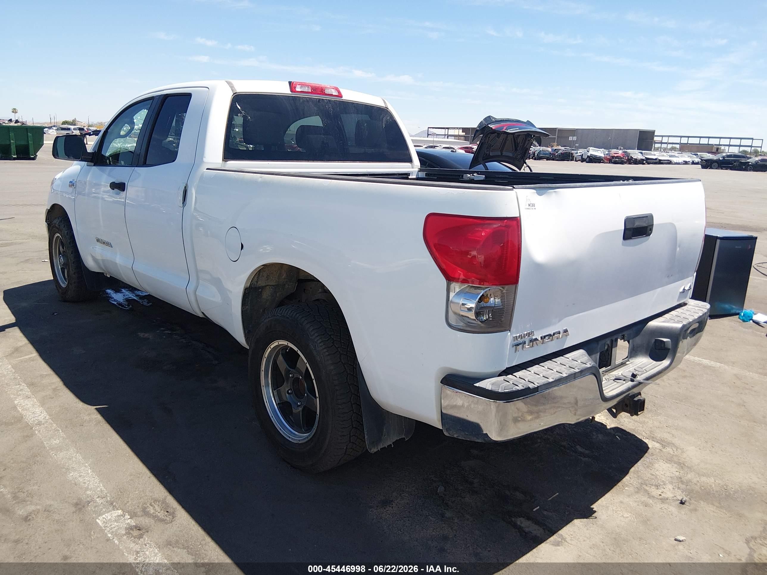 2008 Toyota Tundra Base 5.7l V8 White vin: 5TFBV541X8X073339