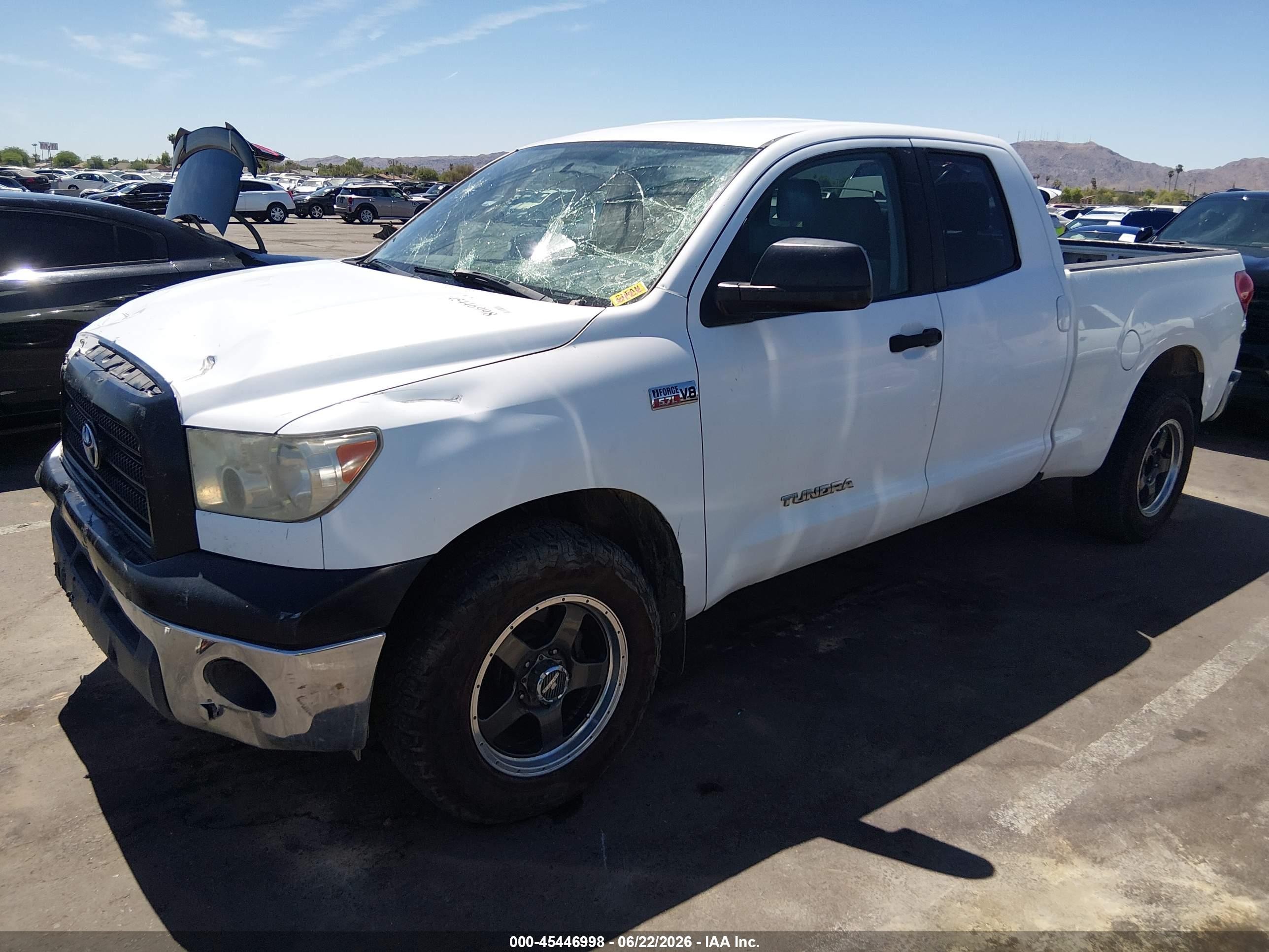 2008 Toyota Tundra Base 5.7l V8 White vin: 5TFBV541X8X073339