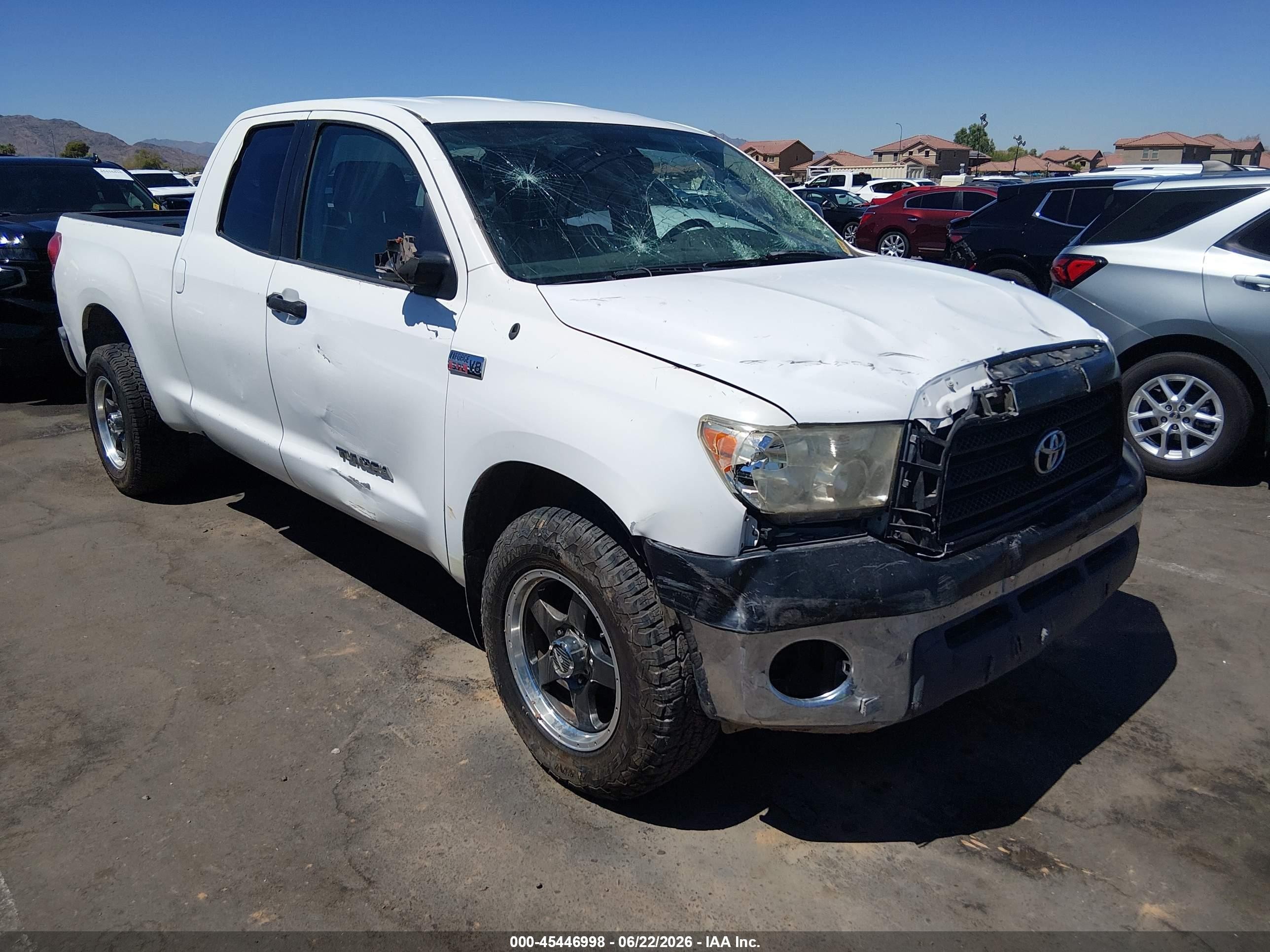 2008 Toyota Tundra Base 5.7l V8 White vin: 5TFBV541X8X073339