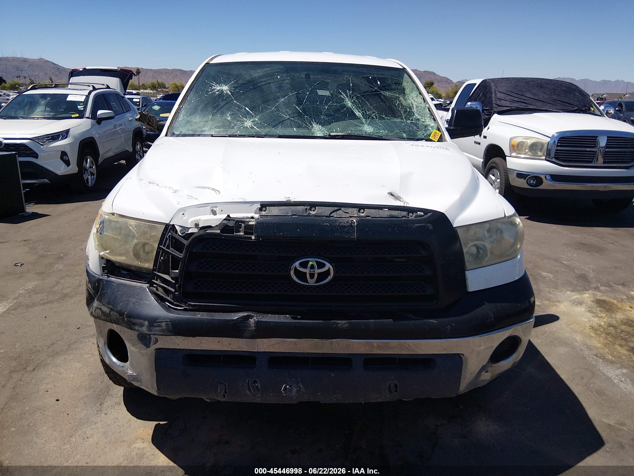 2008 Toyota Tundra Base 5.7l V8 White vin: 5TFBV541X8X073339