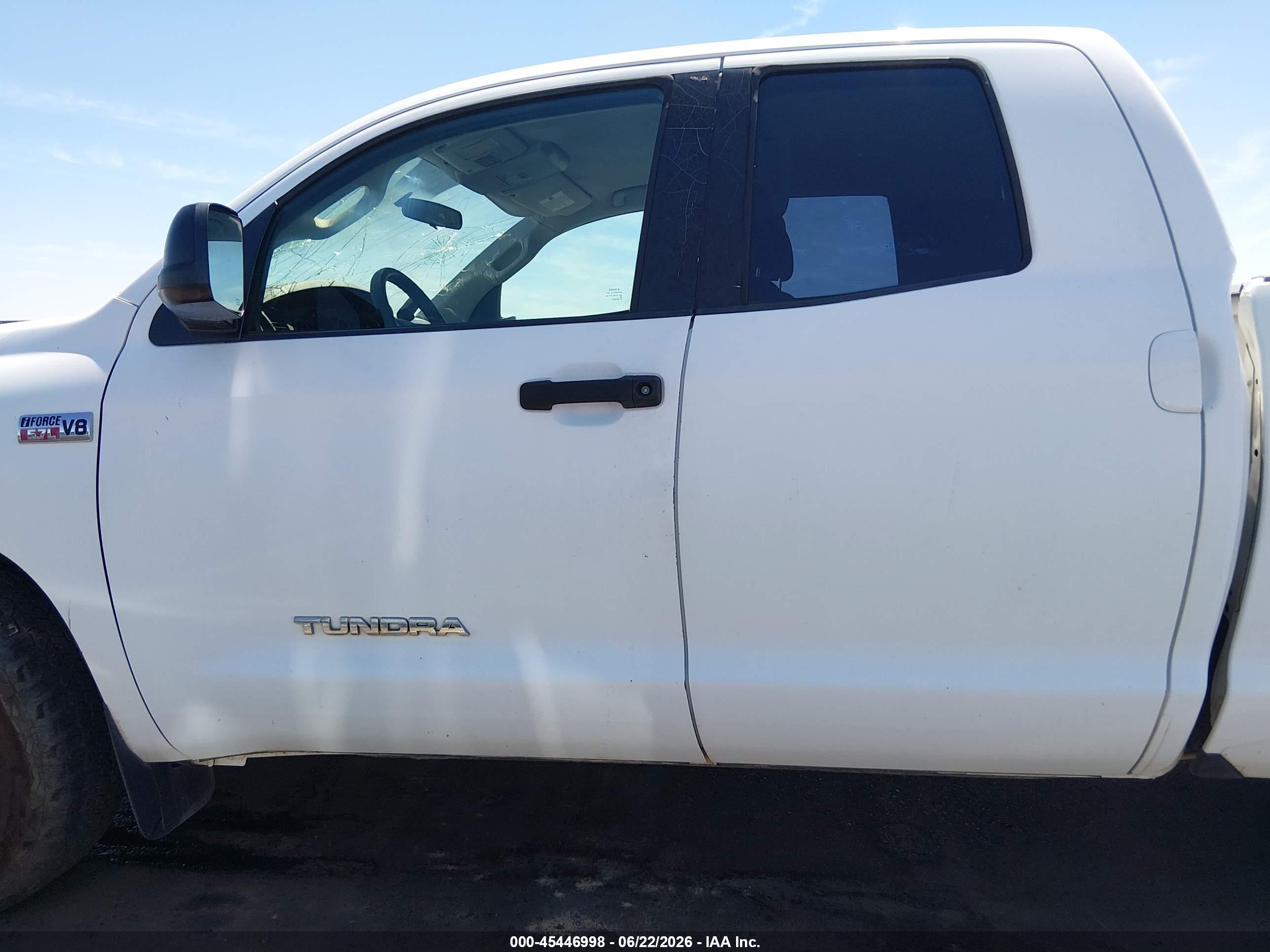 2008 Toyota Tundra Base 5.7l V8 White vin: 5TFBV541X8X073339