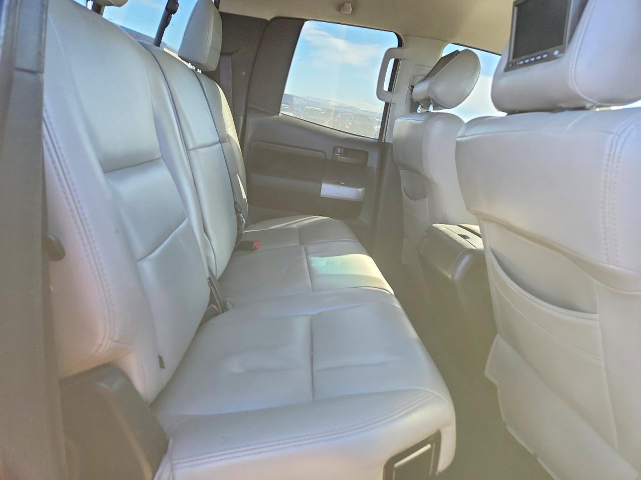 2008 Toyota Tundra Sr5 Silver vin: 5TFBV541X8X080789