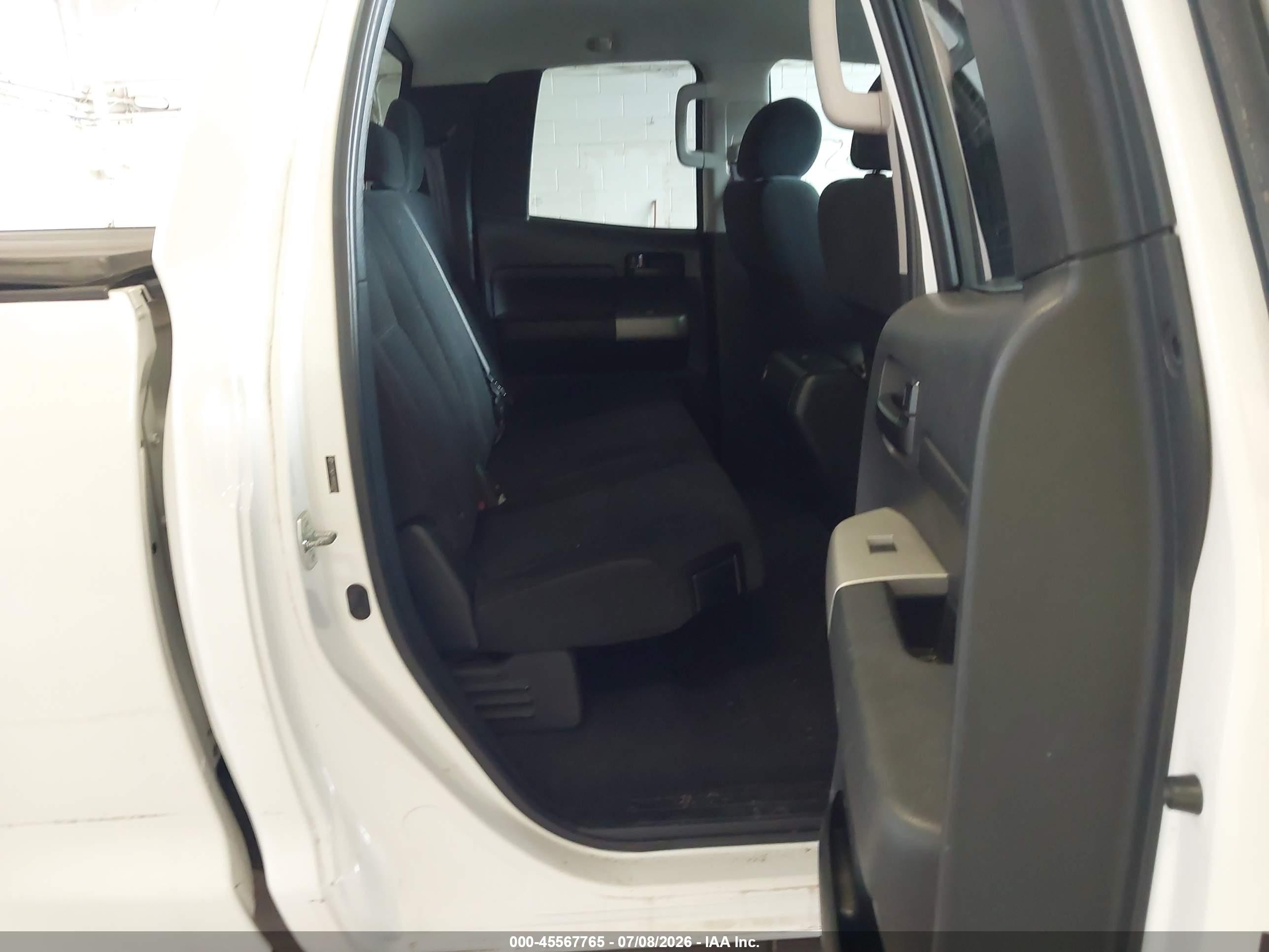 2009 Toyota Tundra Grade 5.7l V8 White vin: 5TFBW54199X083228
