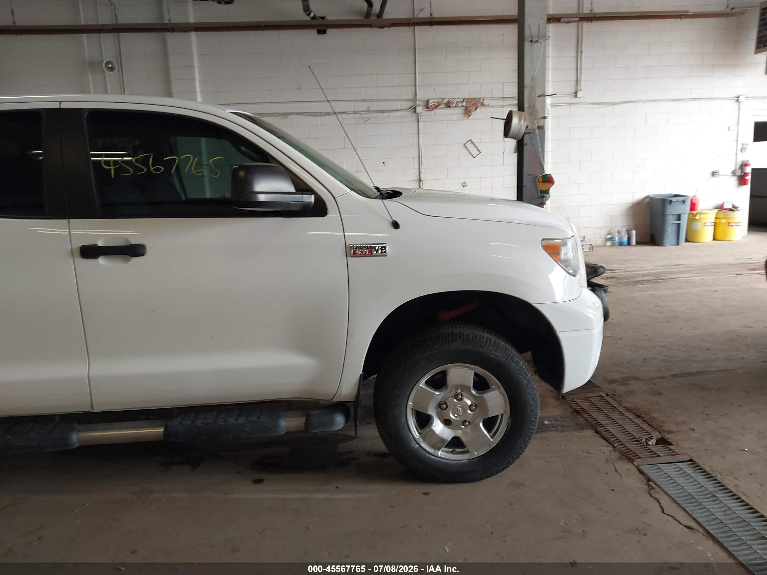 2009 Toyota Tundra Grade 5.7l V8 White vin: 5TFBW54199X083228