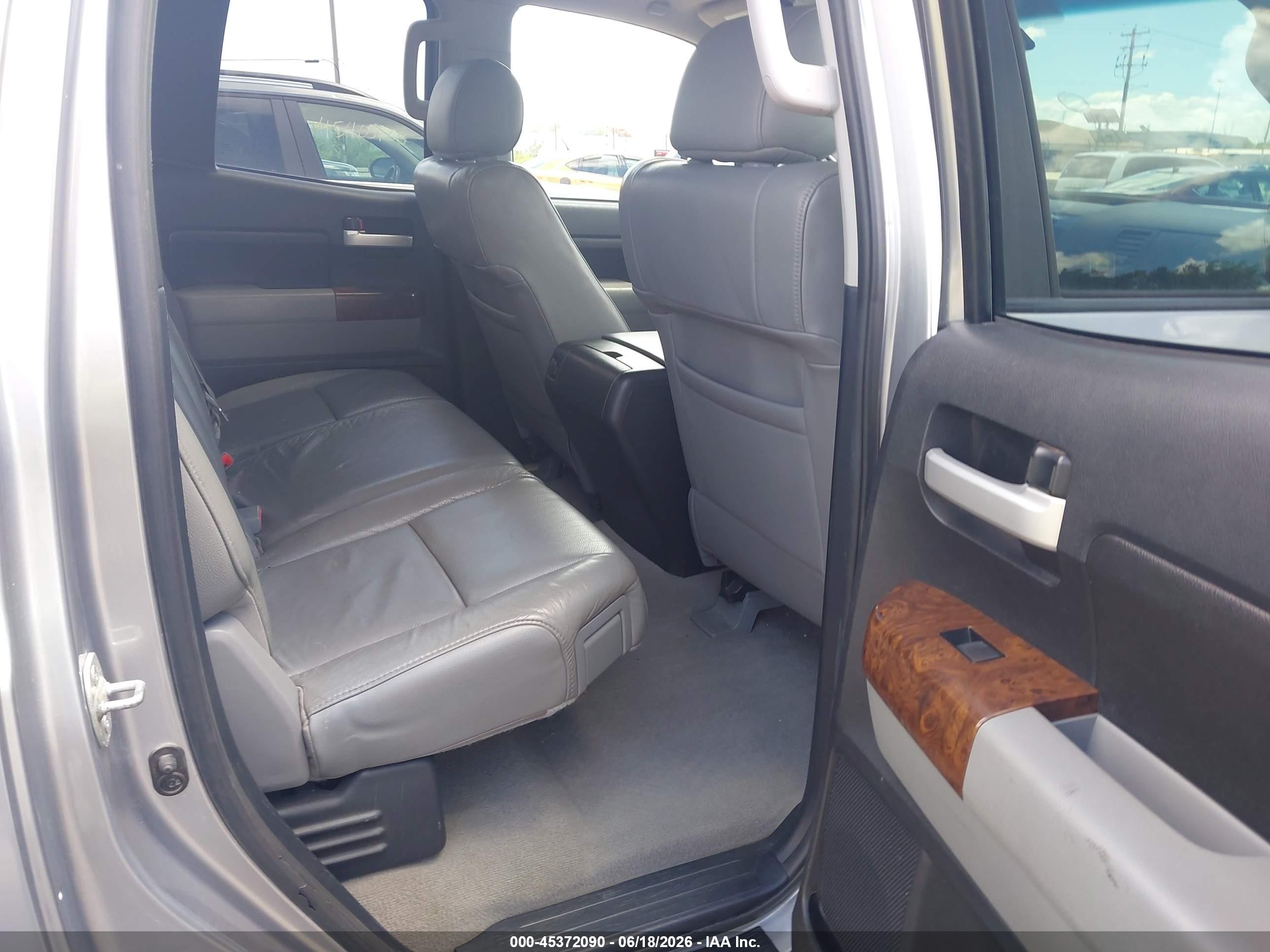 2010 Toyota Tundra Limited 5.7l V8 Silver vin: 5TFBW5F11AX135419