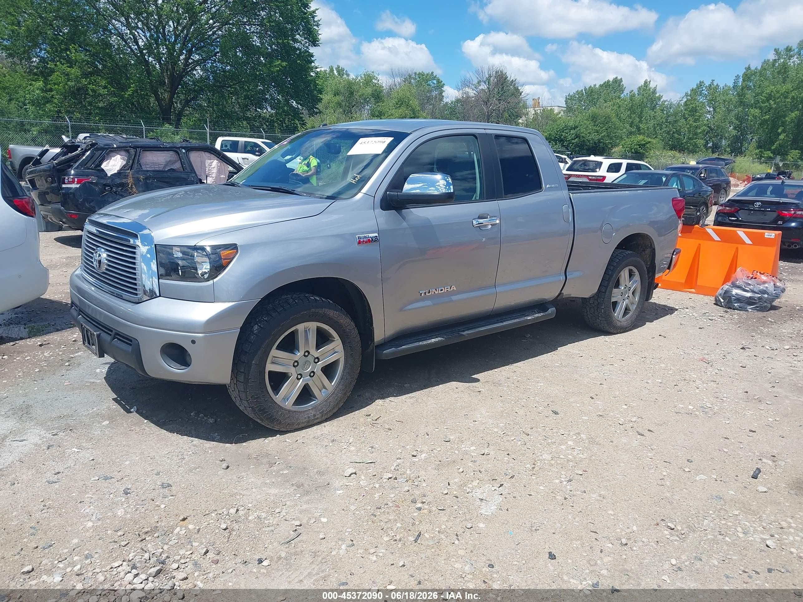 2010 Toyota Tundra Limited 5.7l V8 Silver vin: 5TFBW5F11AX135419