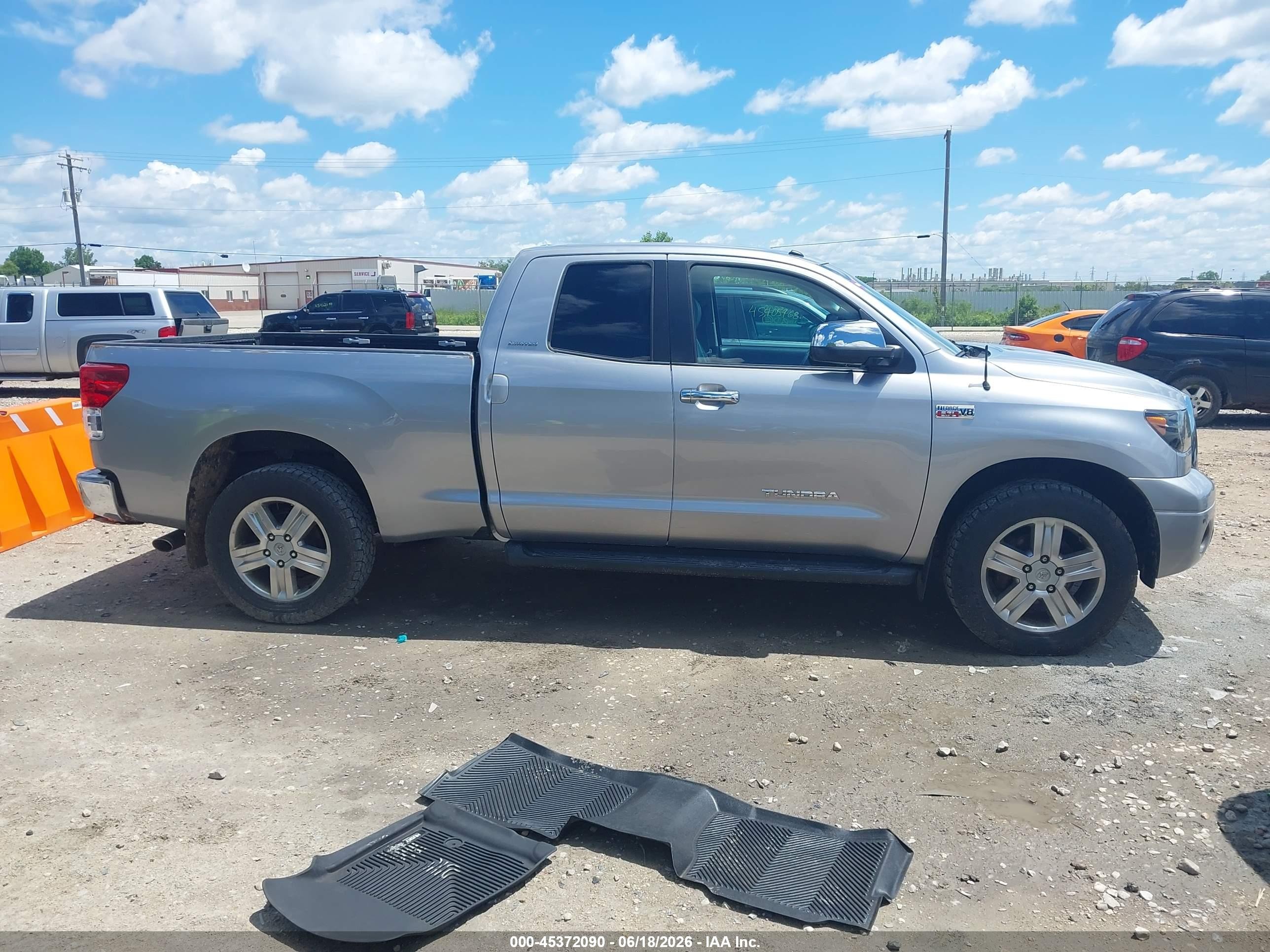 2010 Toyota Tundra Limited 5.7l V8 Silver vin: 5TFBW5F11AX135419