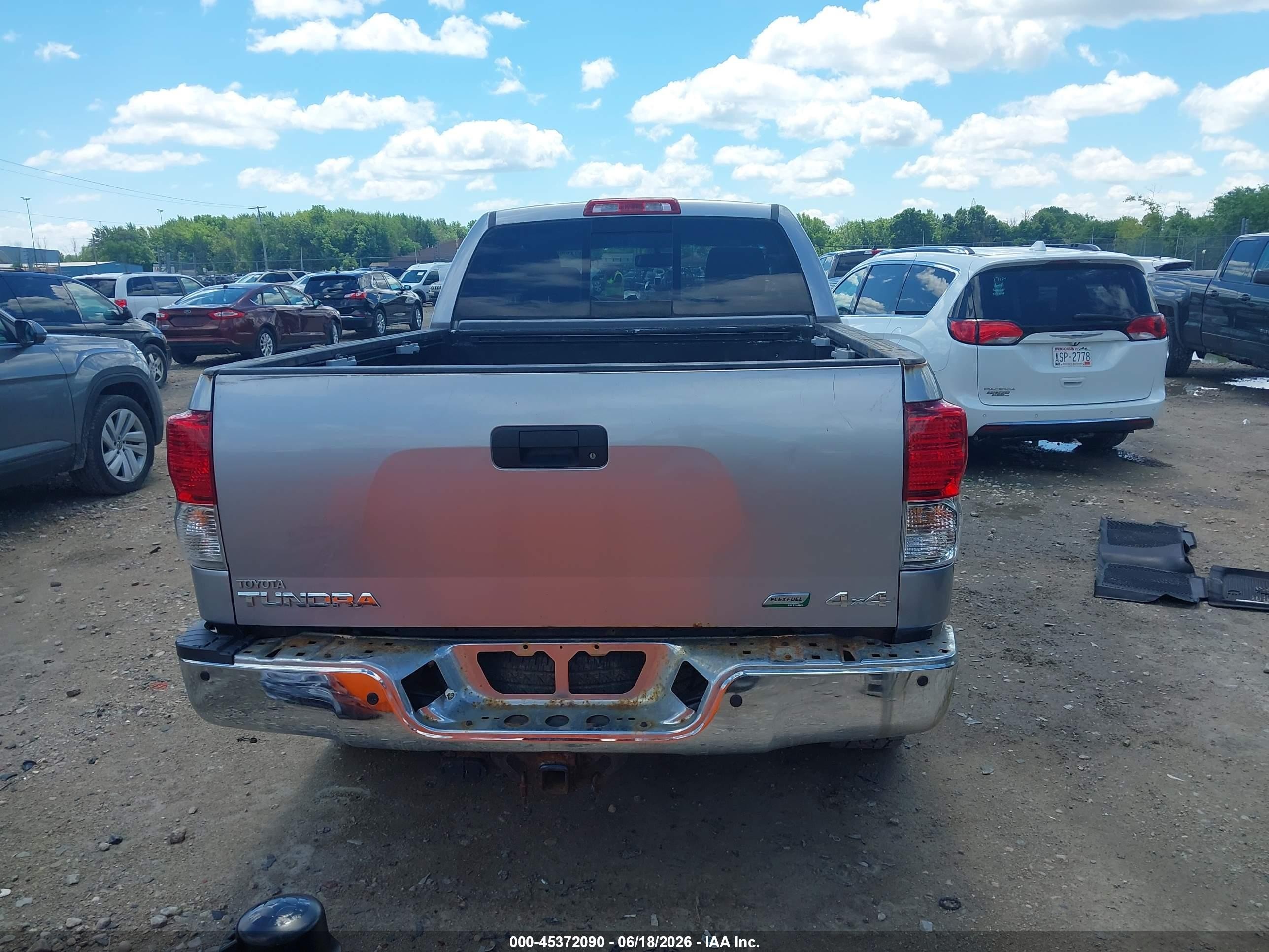 2010 Toyota Tundra Limited 5.7l V8 Silver vin: 5TFBW5F11AX135419