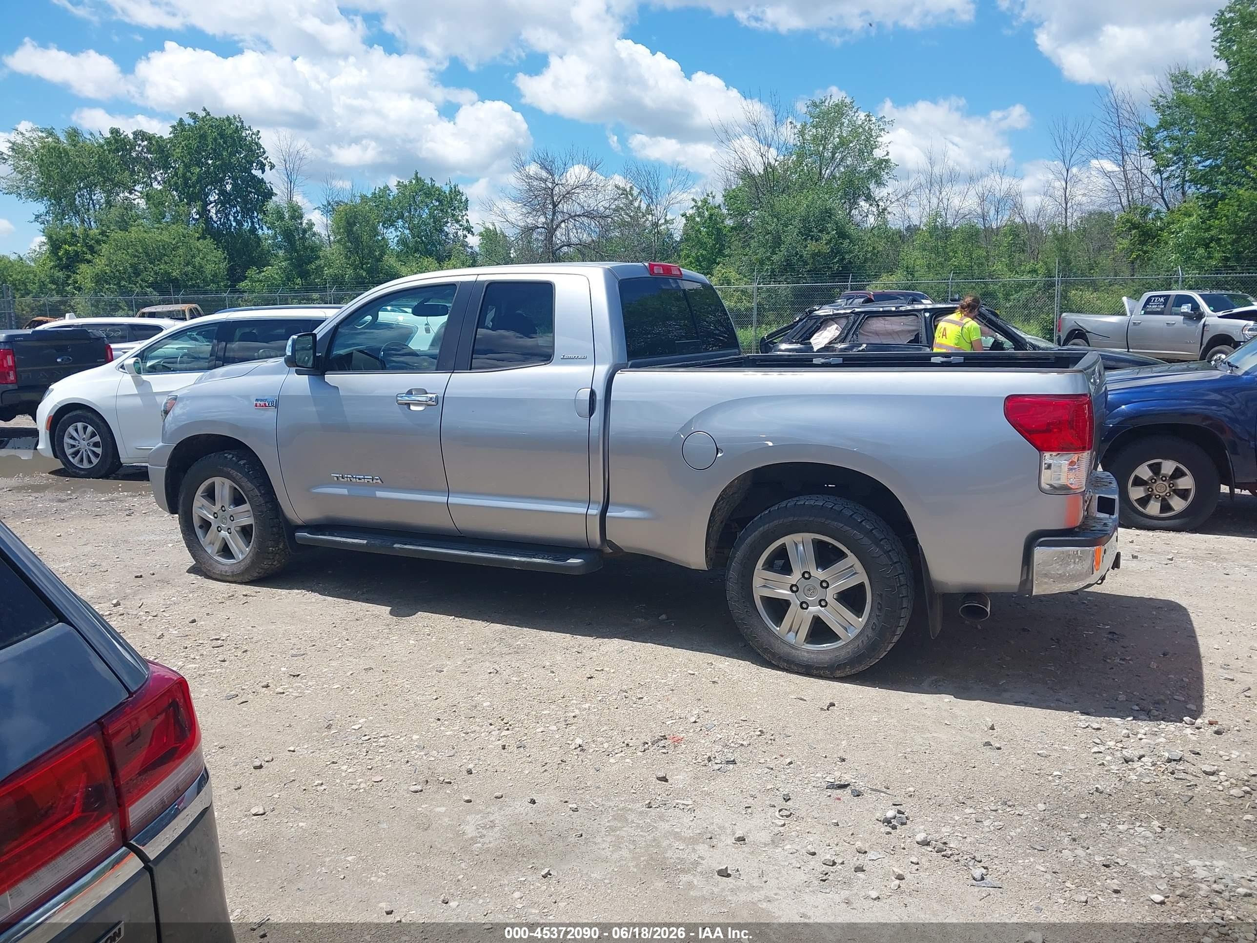 2010 Toyota Tundra Limited 5.7l V8 Silver vin: 5TFBW5F11AX135419