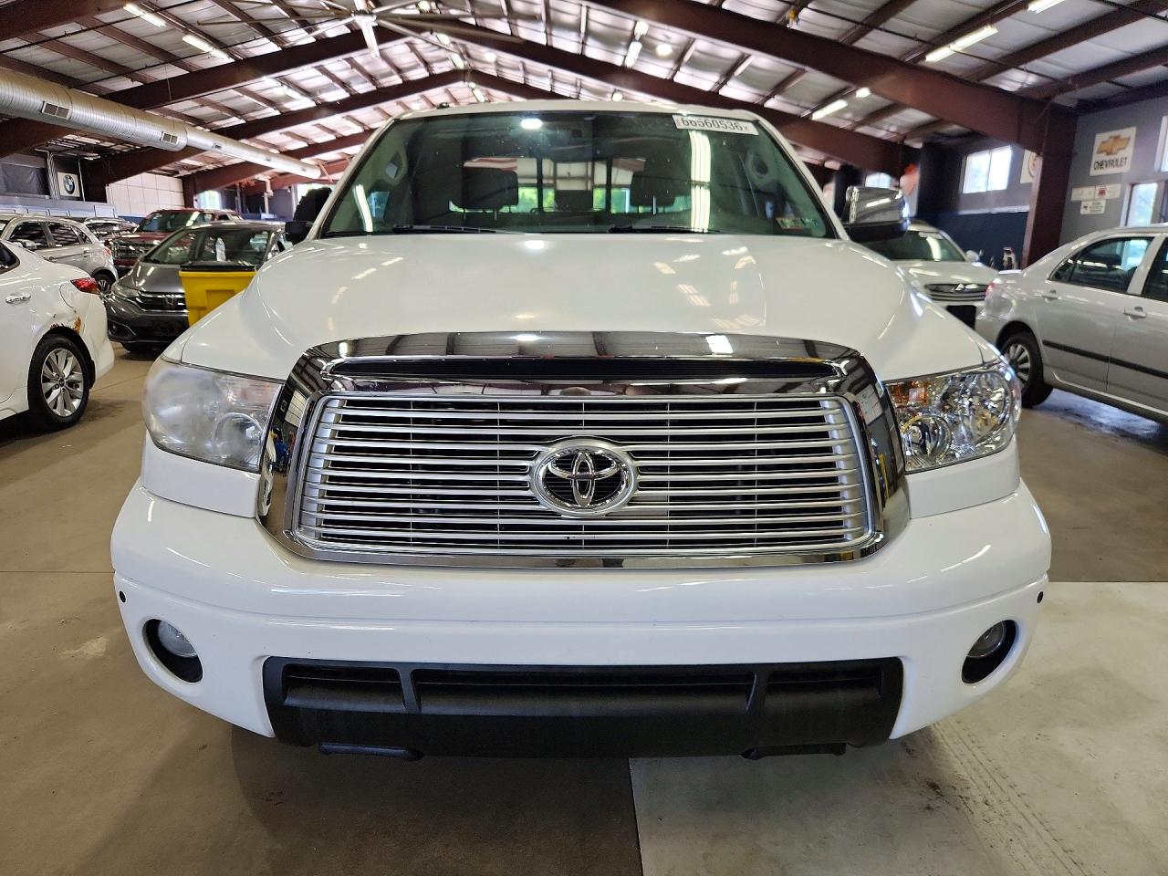 2010 Toyota Tundra Double Cab Limited Белый vin: 5TFBY5F19AX157694
