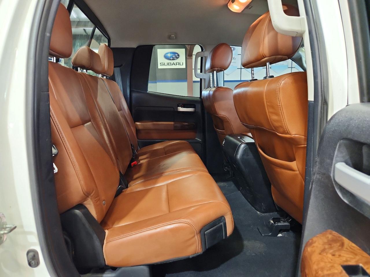 2010 Toyota Tundra Double Cab Limited Белый vin: 5TFBY5F19AX157694