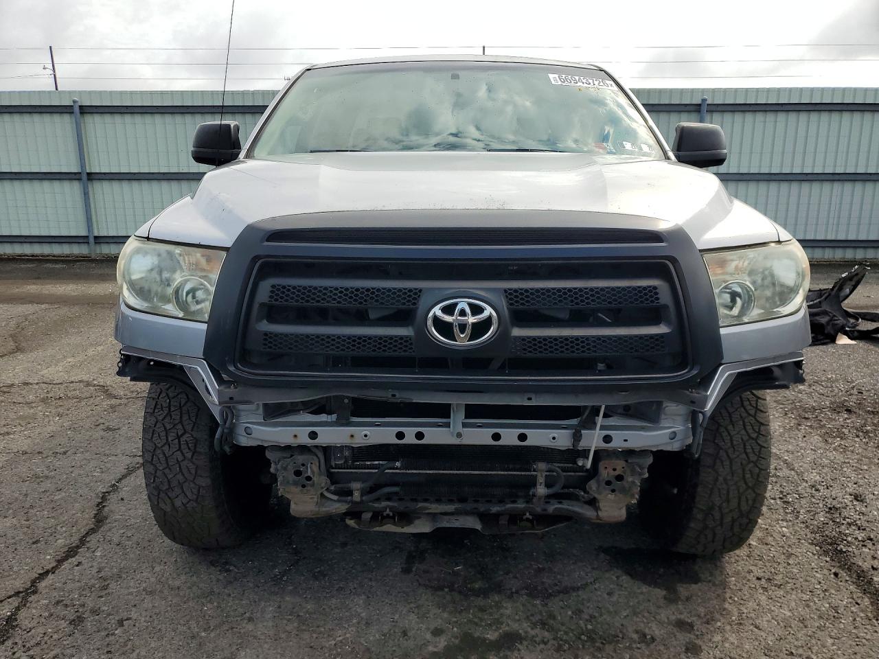 2010 Toyota Tundra Double Cab Sr5 Серебряный vin: 5TFCM5F17AX001170