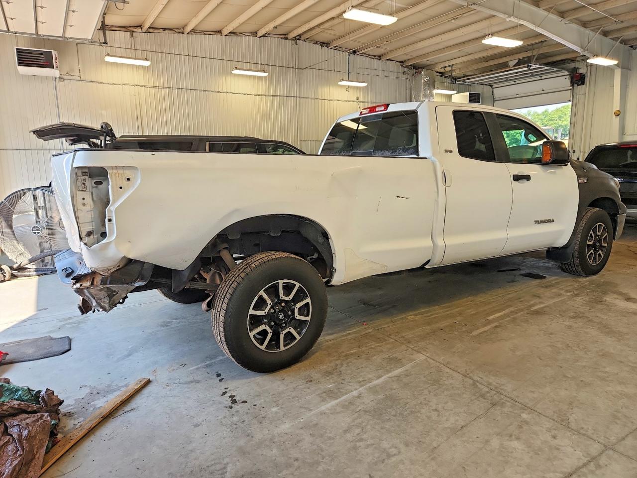 2007 Toyota Tundra Sr5 Белый vin: 5TFCV54127X001859