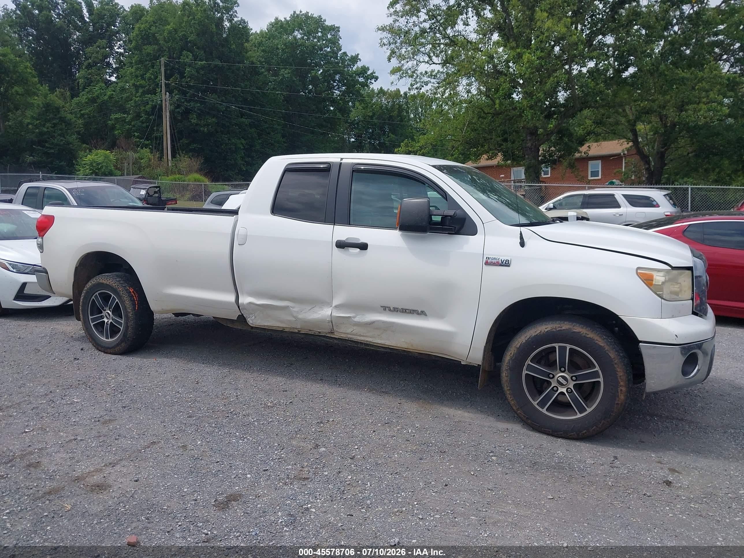 2008 Toyota Tundra Base 5.7l V8 White vin: 5TFCV54128X008277