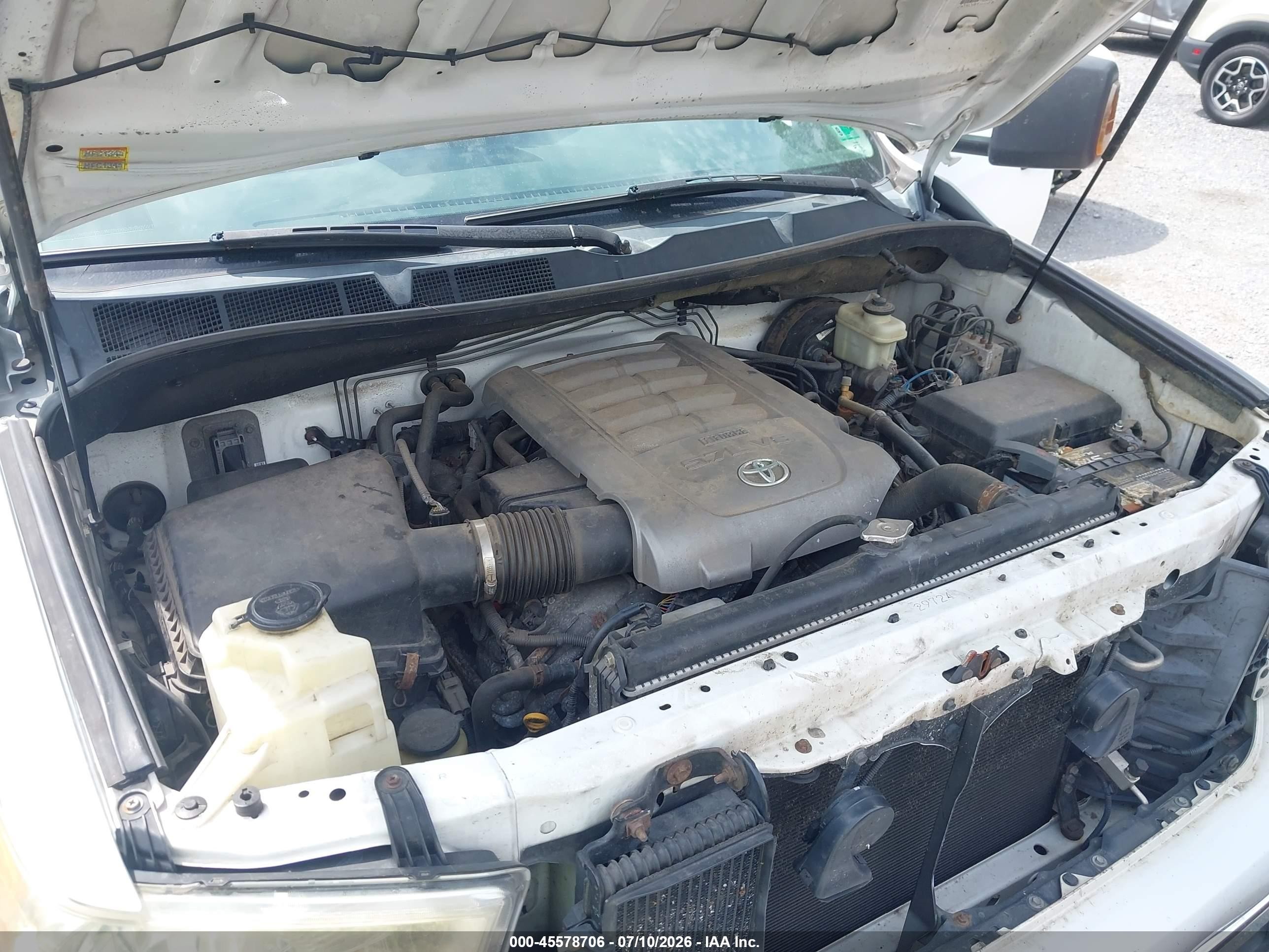 2008 Toyota Tundra Base 5.7l V8 White vin: 5TFCV54128X008277