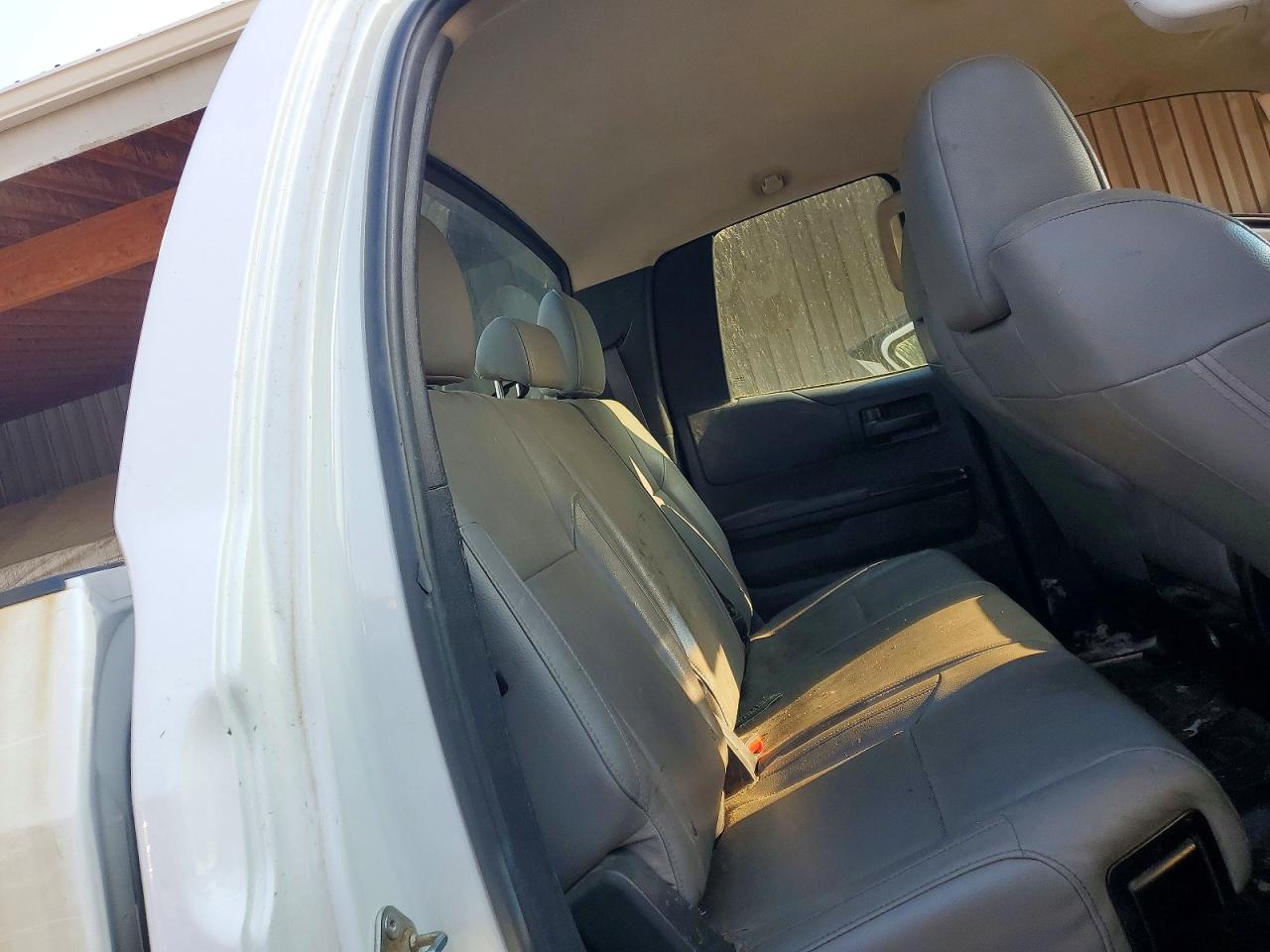 2015 Toyota Tundra Sr White vin: 5TFCW5F17FX019038