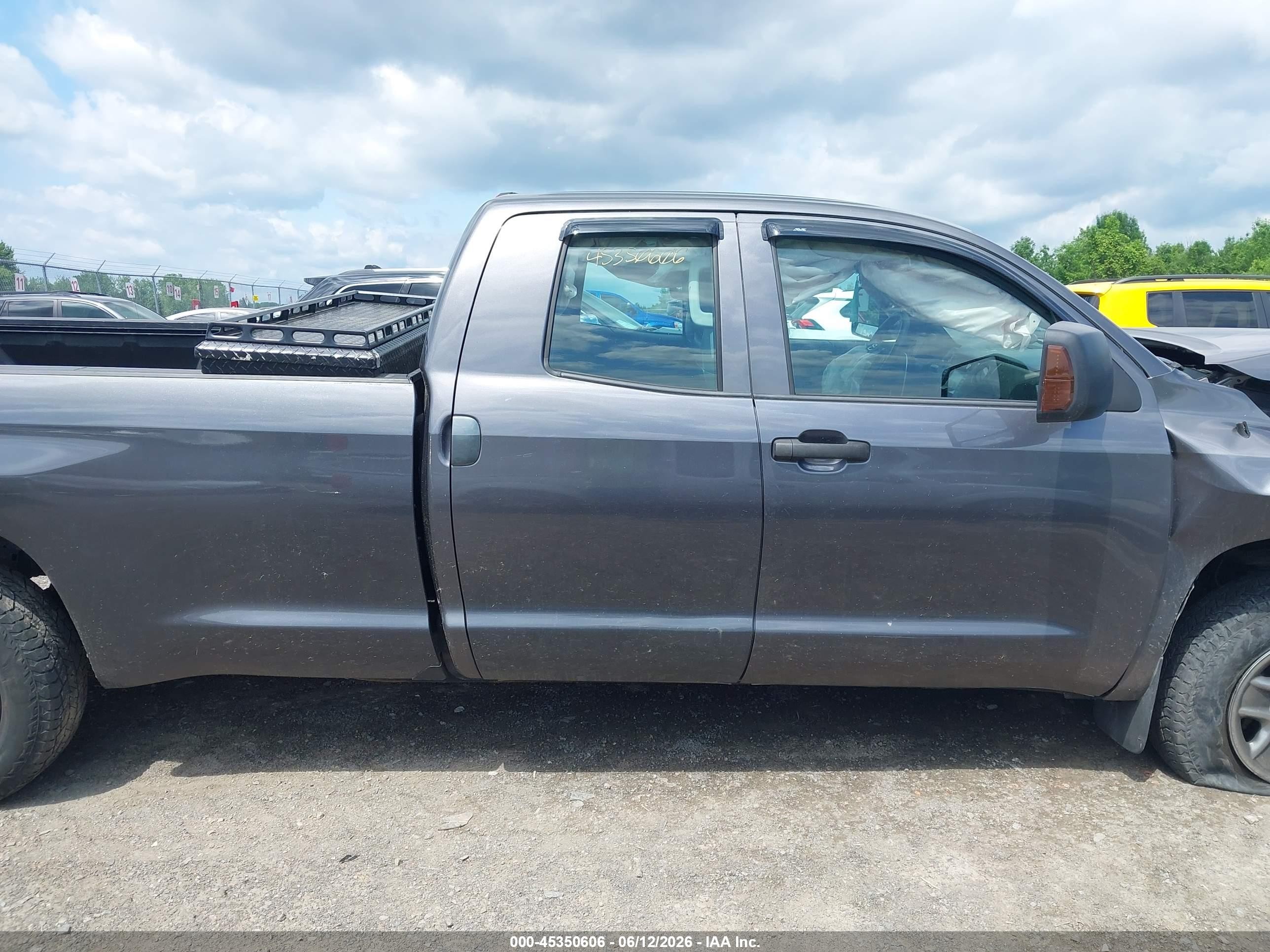 2014 Toyota Tundra Sr 5.7l V8 Gray vin: 5TFCY5F11EX017410