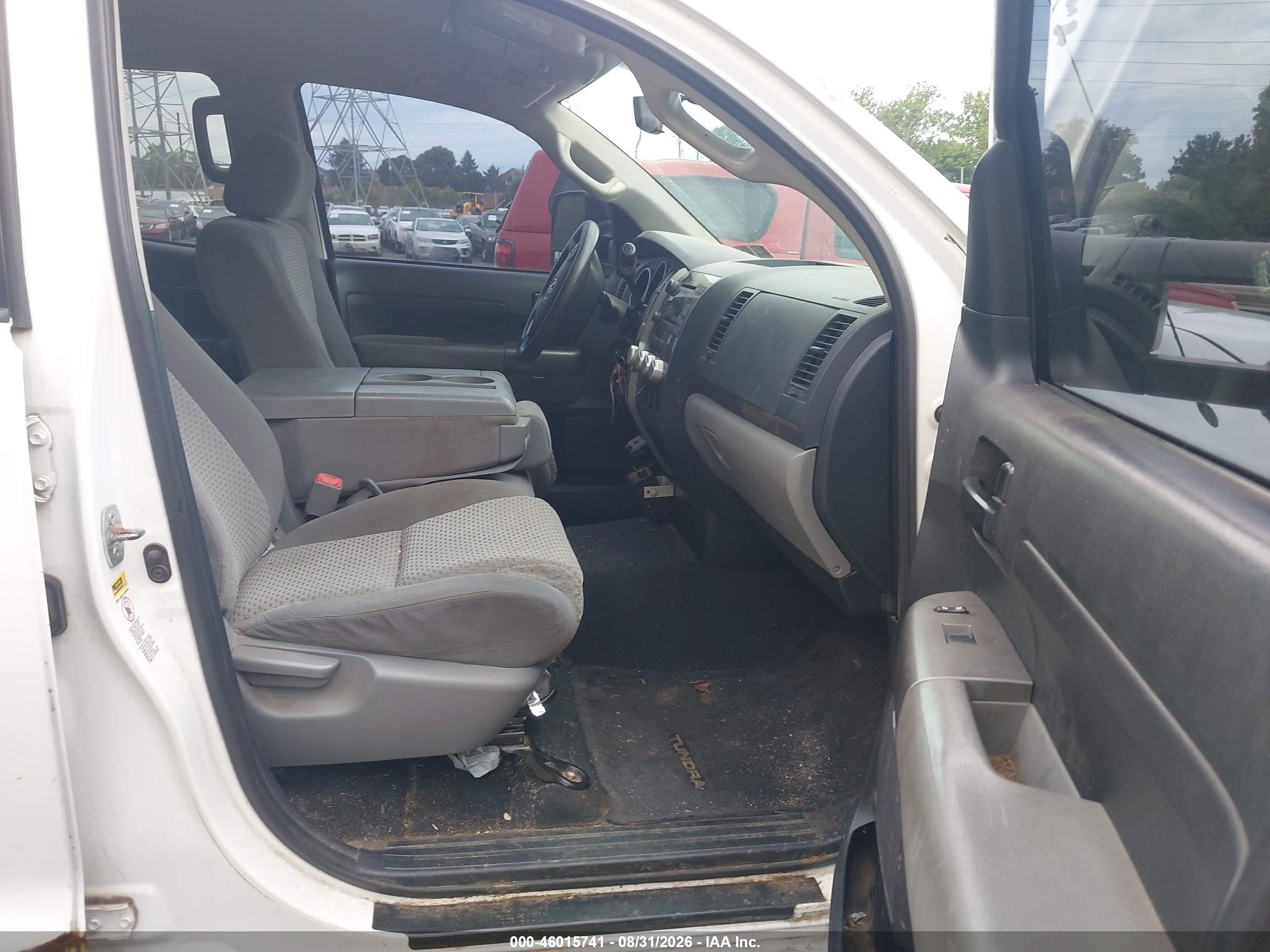 2012 Toyota Tundra Grade 5.7l V8 White vin: 5TFCY5F18CX013755