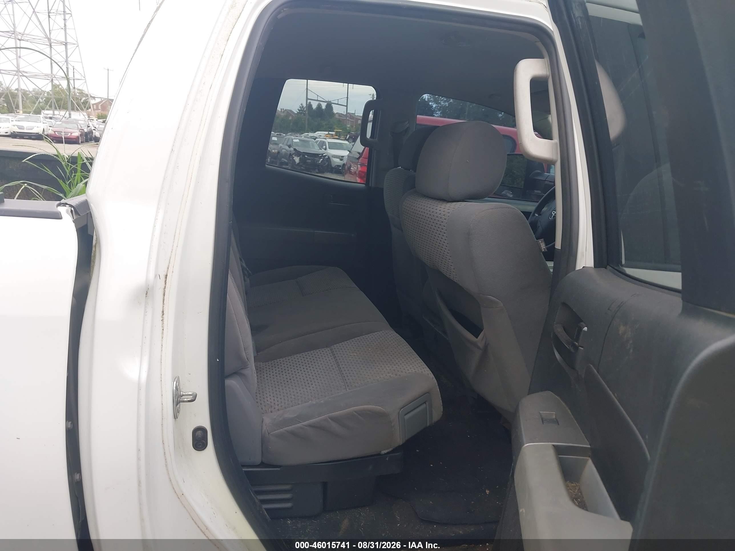 2012 Toyota Tundra Grade 5.7l V8 White vin: 5TFCY5F18CX013755