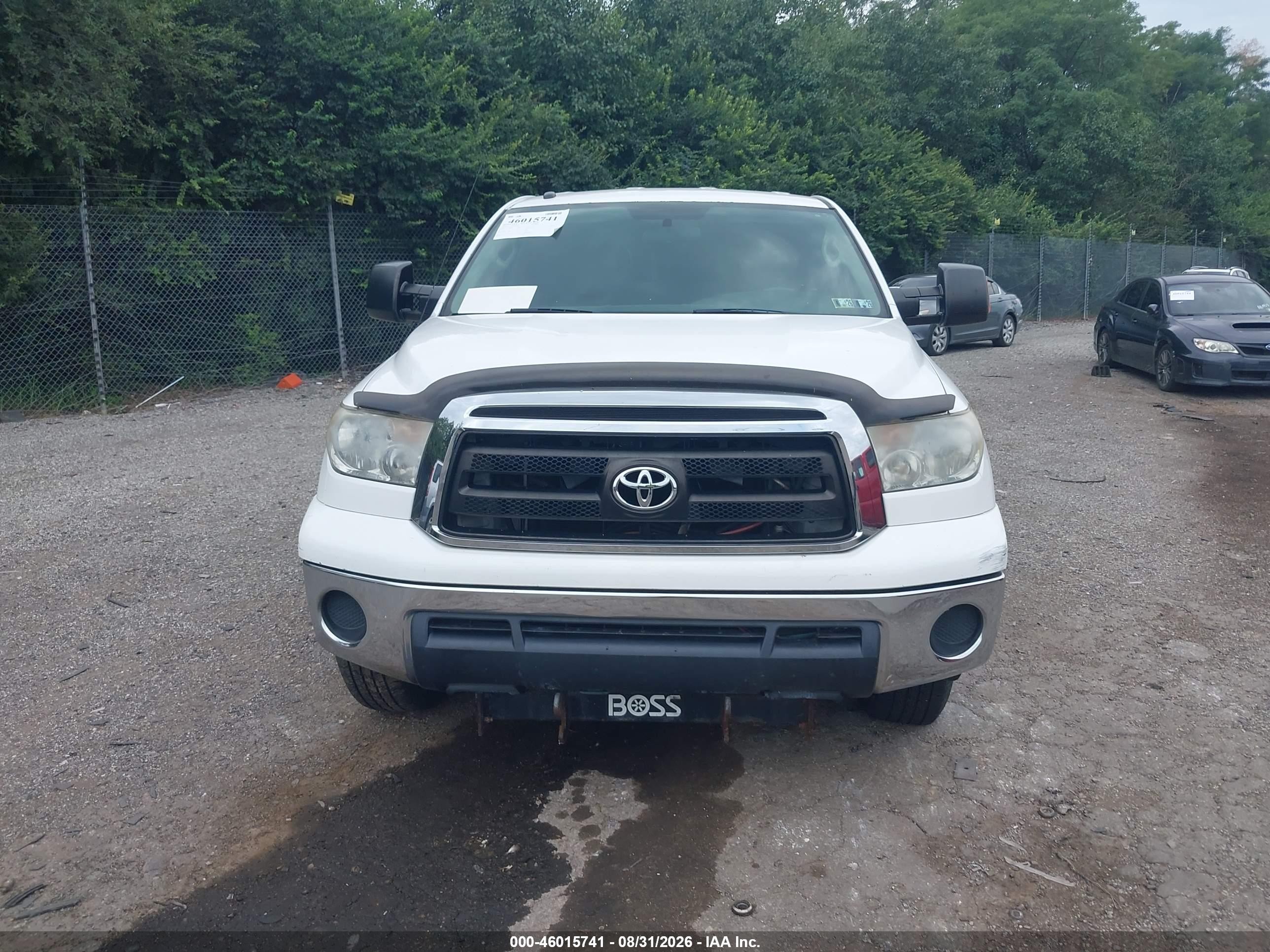 2012 Toyota Tundra Grade 5.7l V8 White vin: 5TFCY5F18CX013755