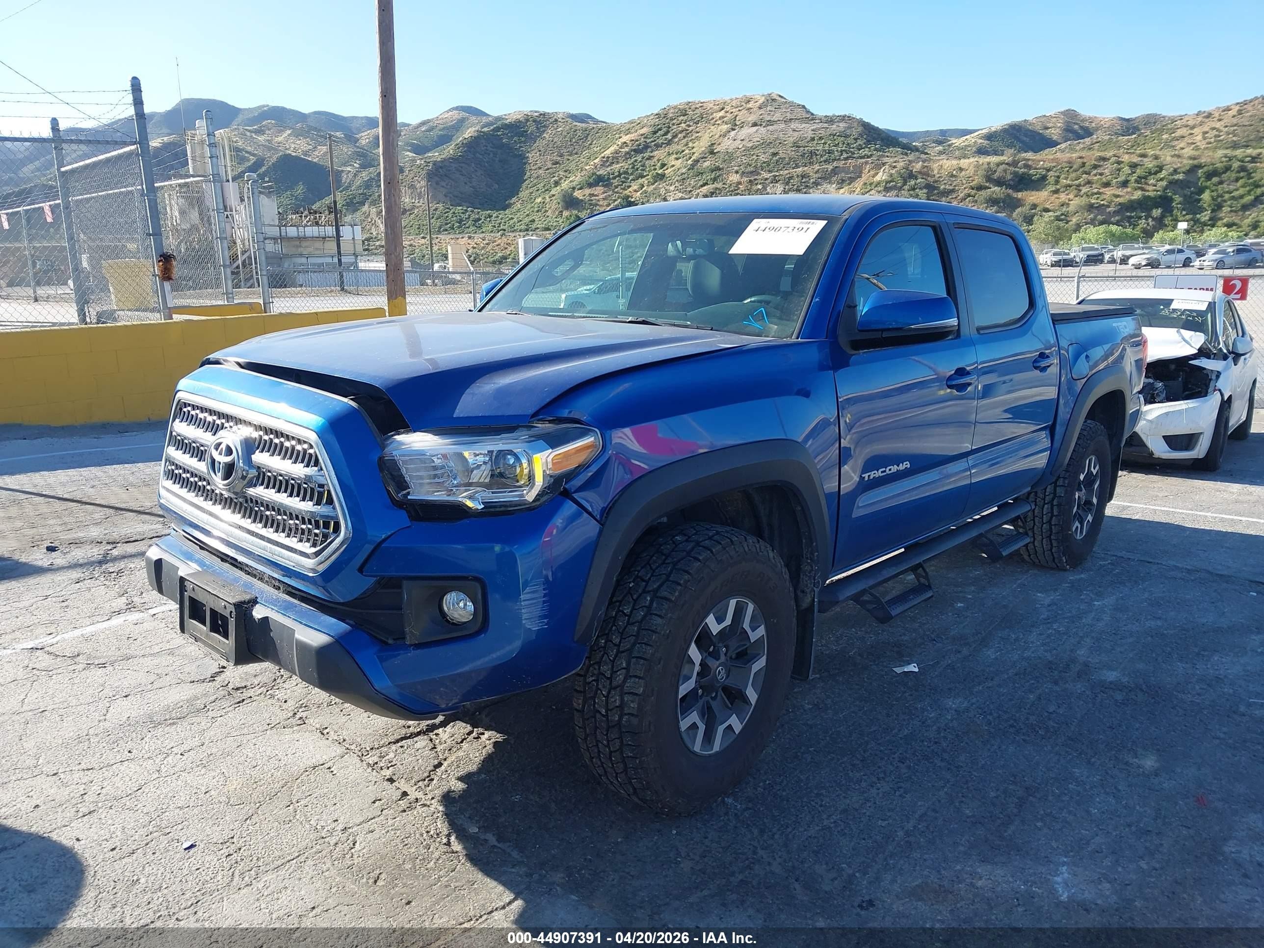 2017 Toyota Tacoma Trd Off Road Синий vin: 5TFCZ5AN1HX104753