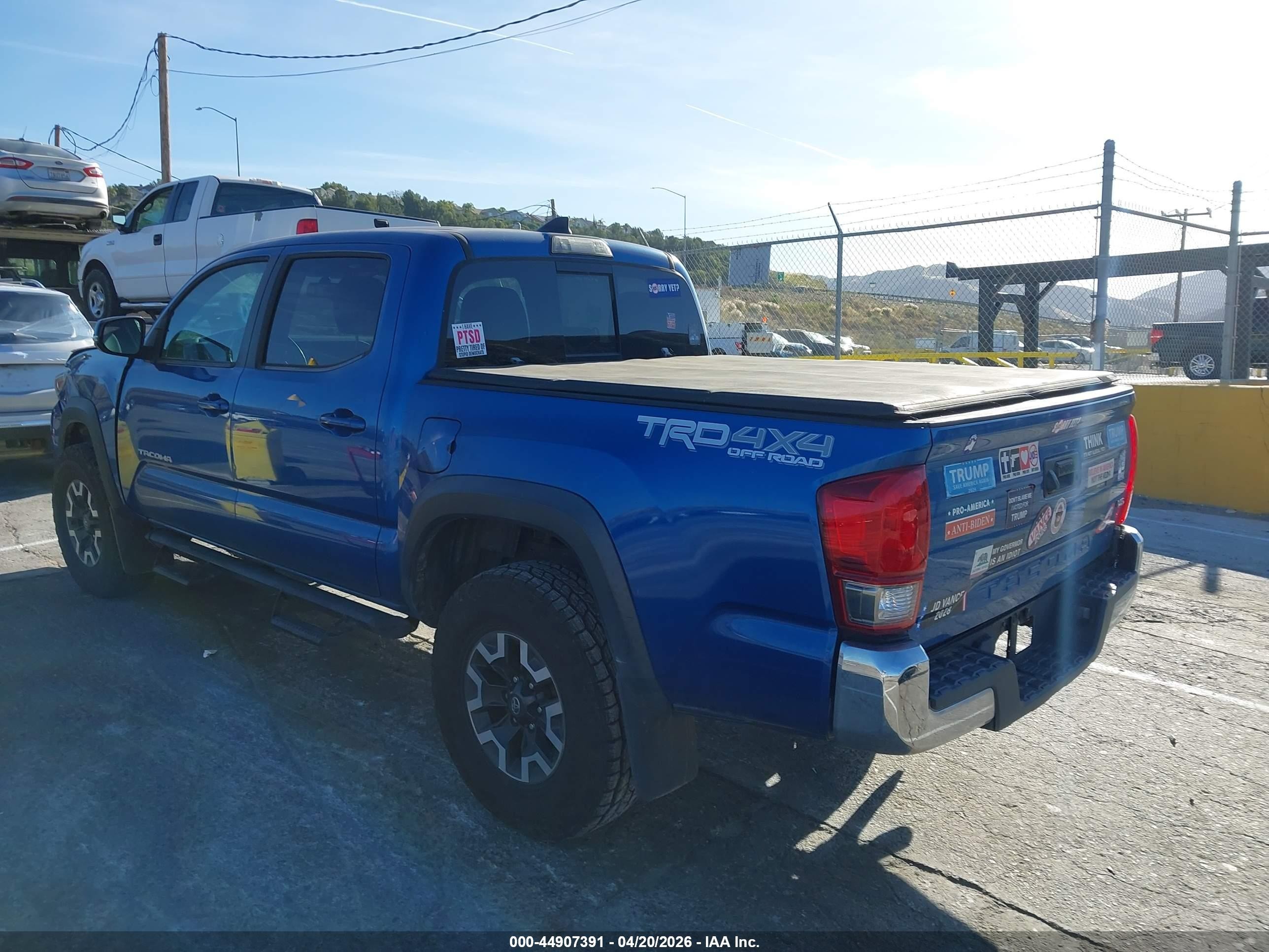 2017 Toyota Tacoma Trd Off Road Синий vin: 5TFCZ5AN1HX104753