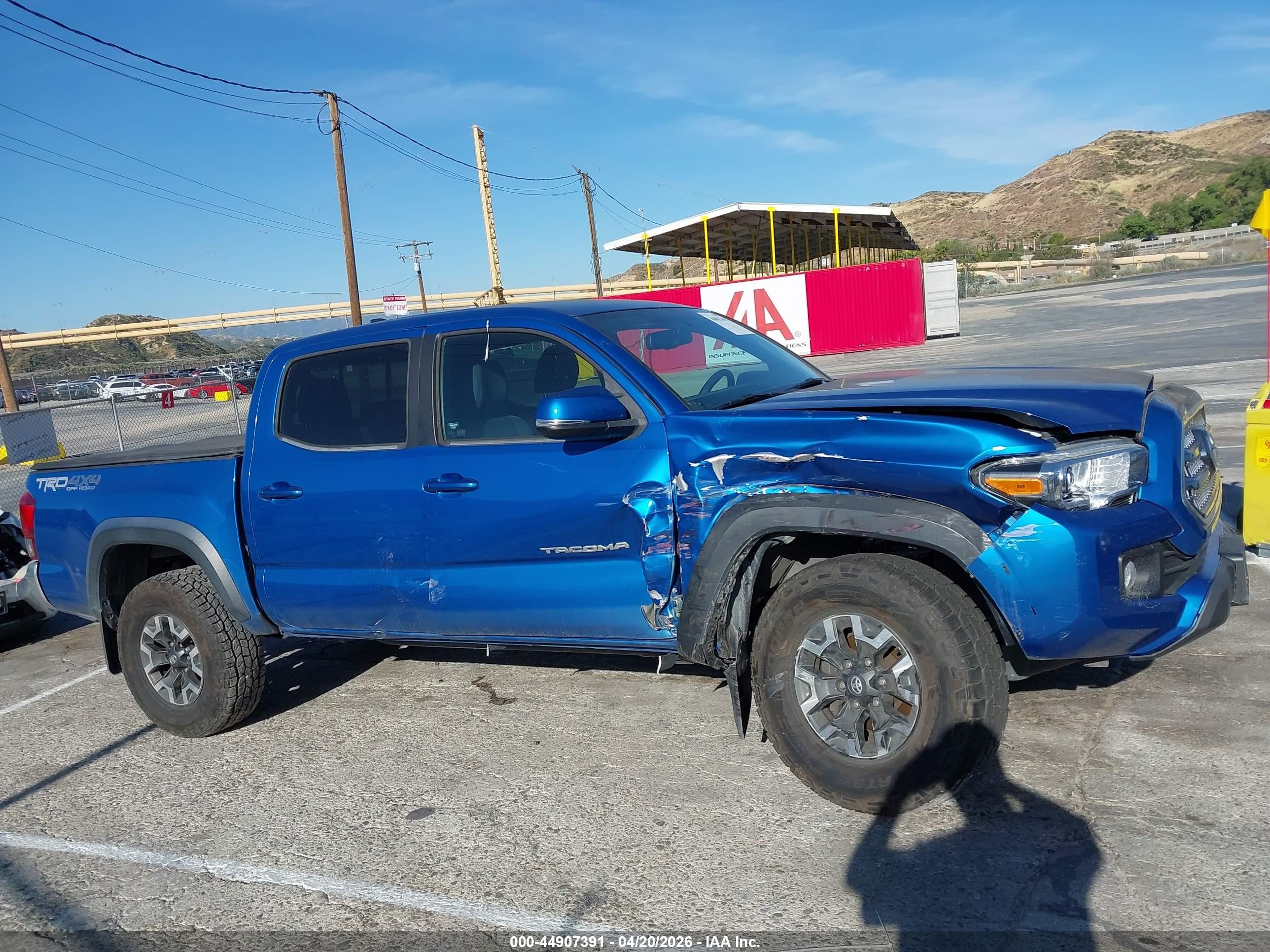 2017 Toyota Tacoma Trd Off Road Синий vin: 5TFCZ5AN1HX104753