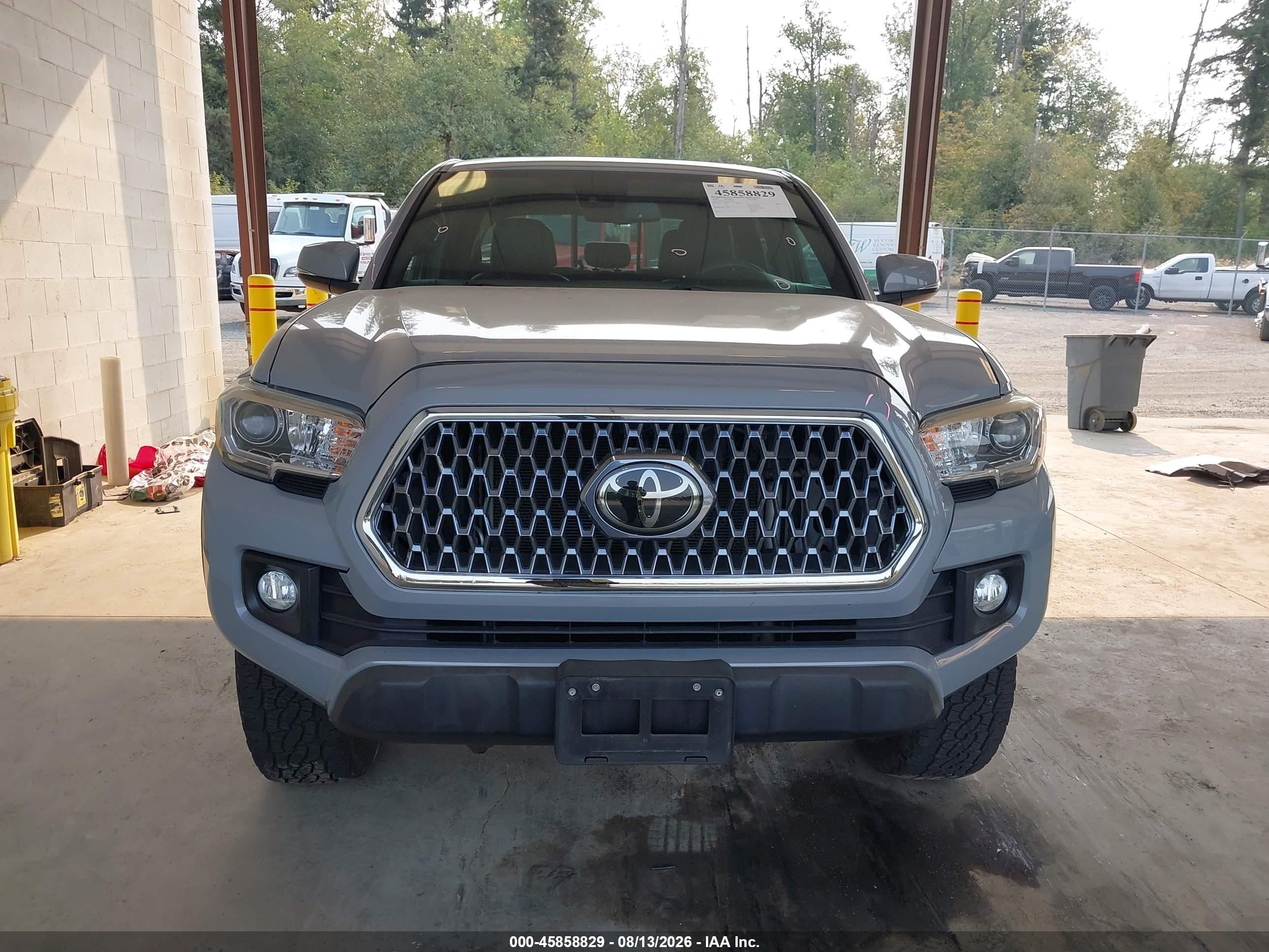 2018 Toyota Tacoma Trd Off Road Gray vin: 5TFCZ5AN2JX161954
