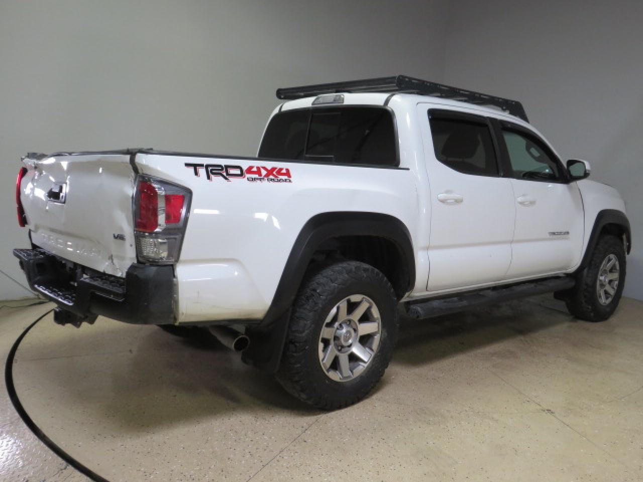 2017 Toyota Tacoma Double Cab White vin: 5TFCZ5AN3HX115883