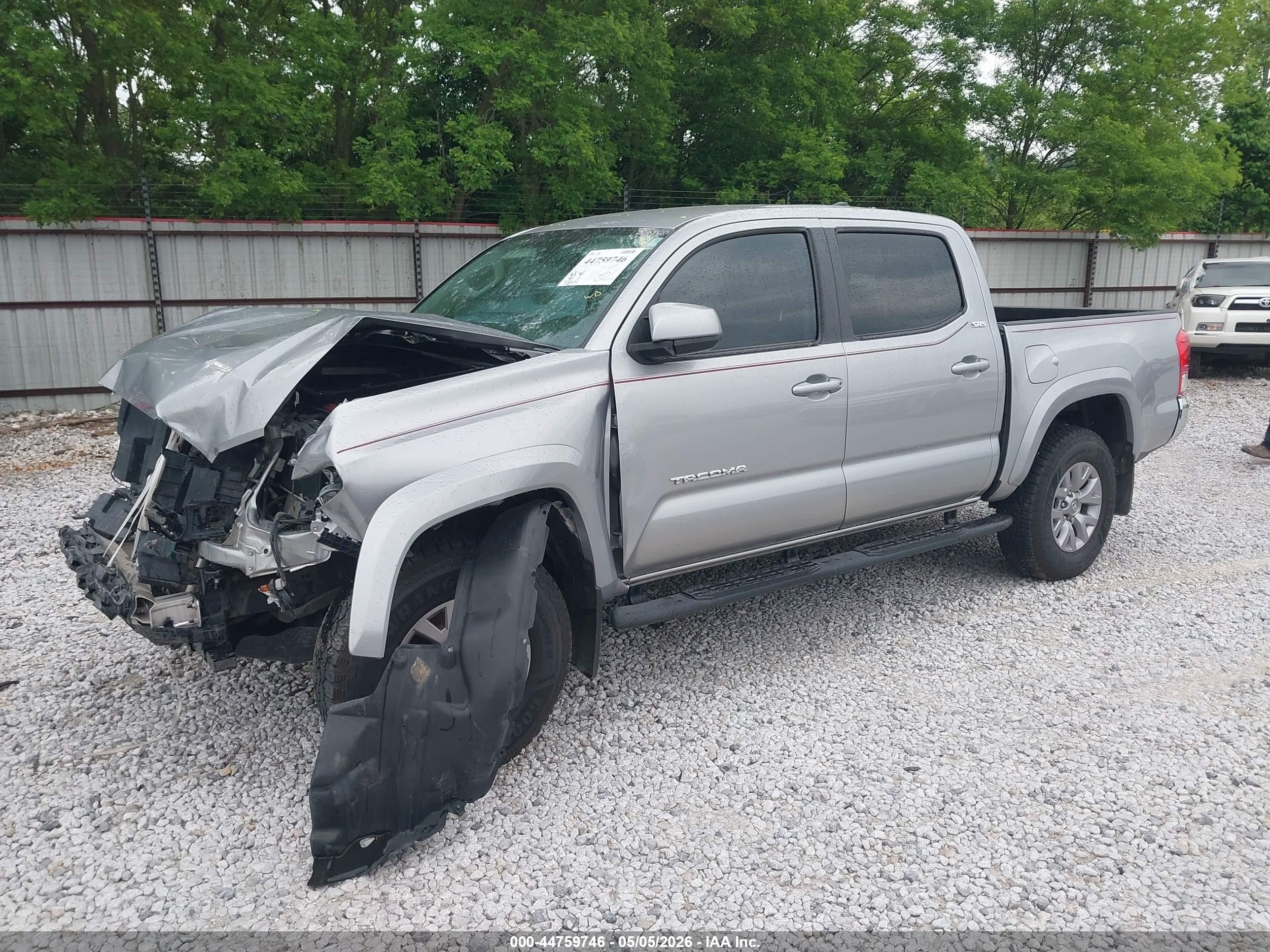 2017 Toyota Tacoma Sr5 V6 Silver vin: 5TFCZ5AN6HX070874