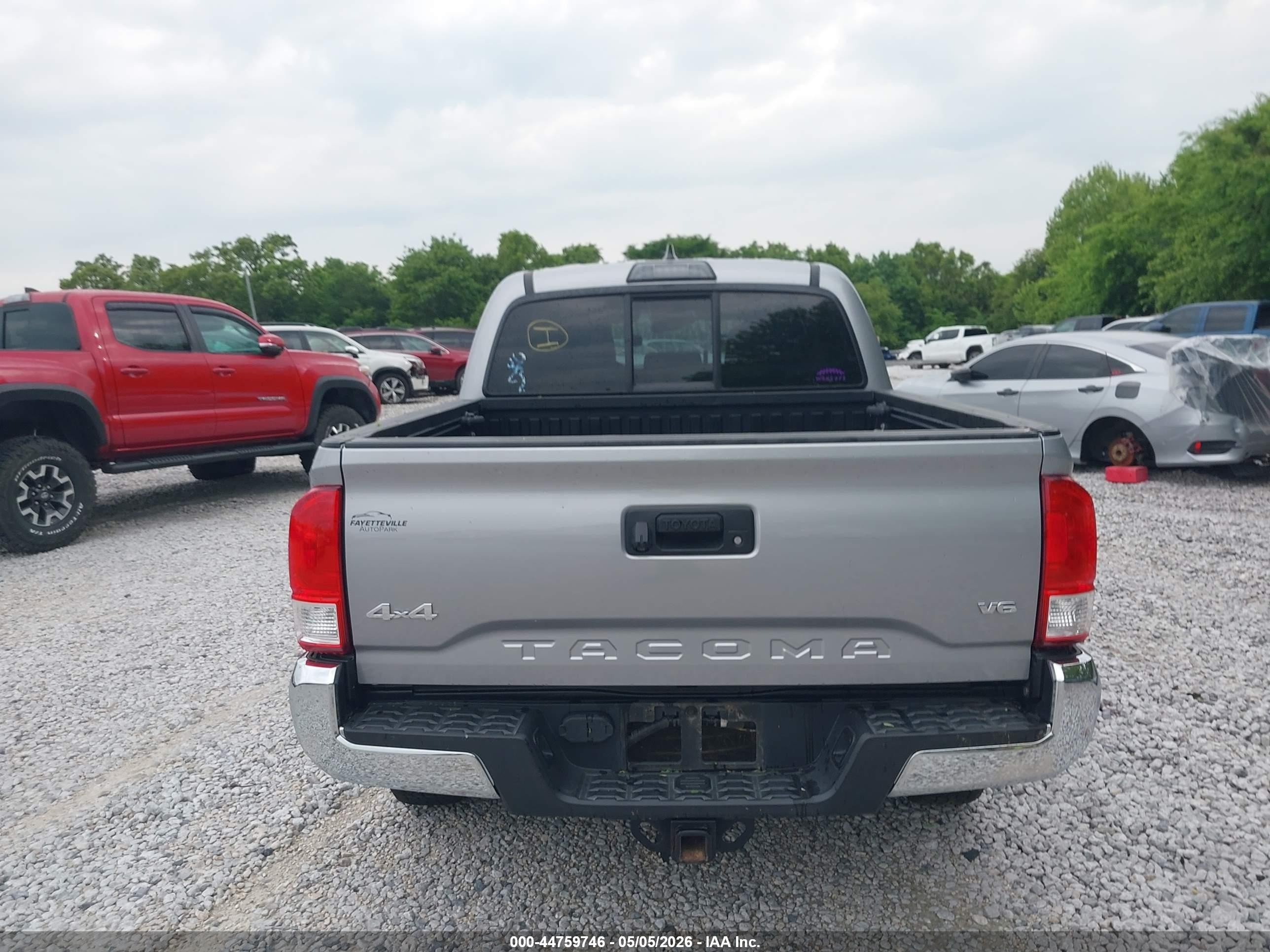 2017 Toyota Tacoma Sr5 V6 Silver vin: 5TFCZ5AN6HX070874