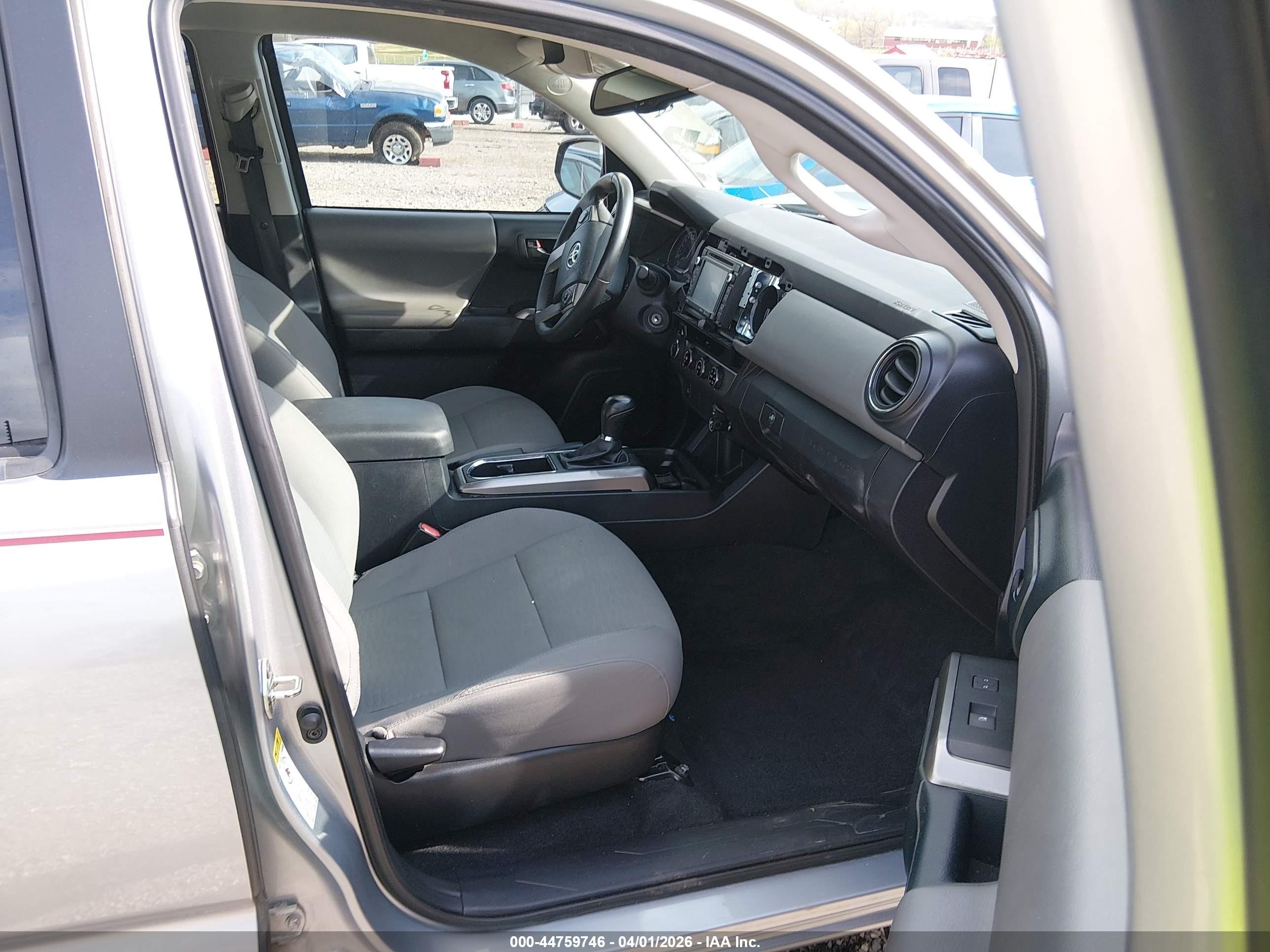 2017 Toyota Tacoma Sr5 V6 Silver vin: 5TFCZ5AN6HX070874