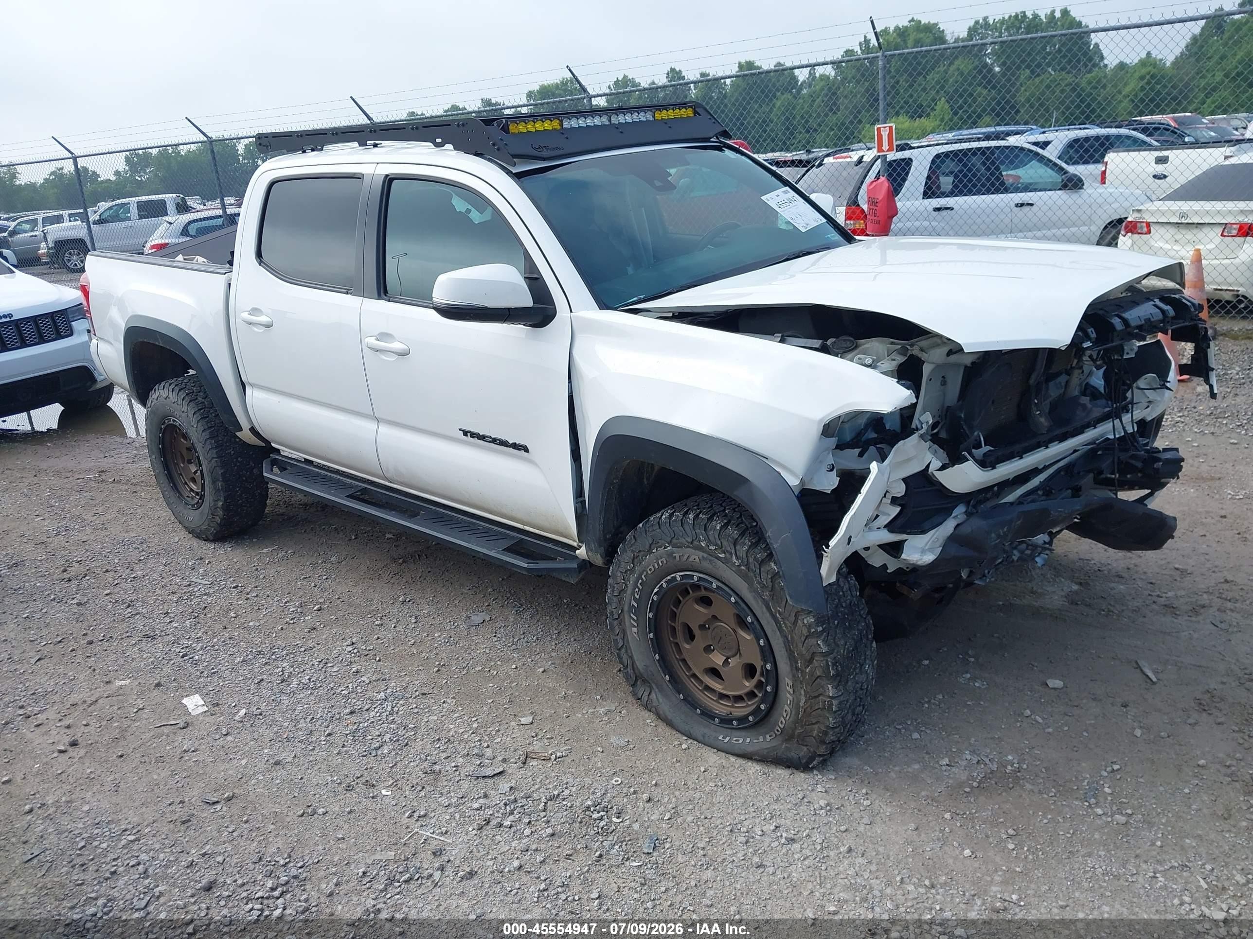 2019 Toyota Tacoma Trd Off Road White vin: 5TFCZ5AN6KX185188