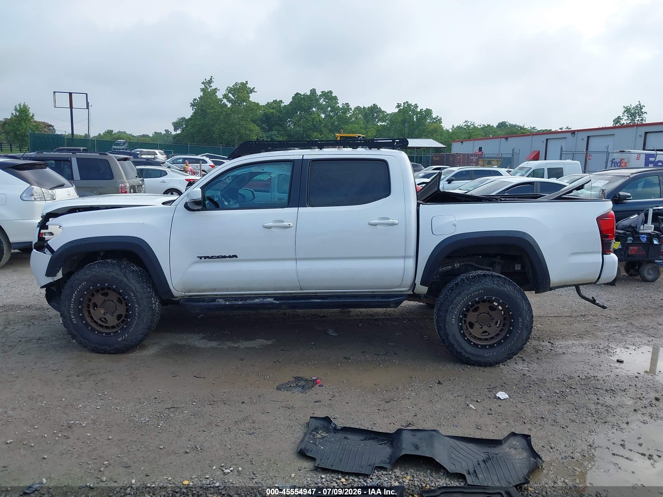 2019 Toyota Tacoma Trd Off Road White vin: 5TFCZ5AN6KX185188