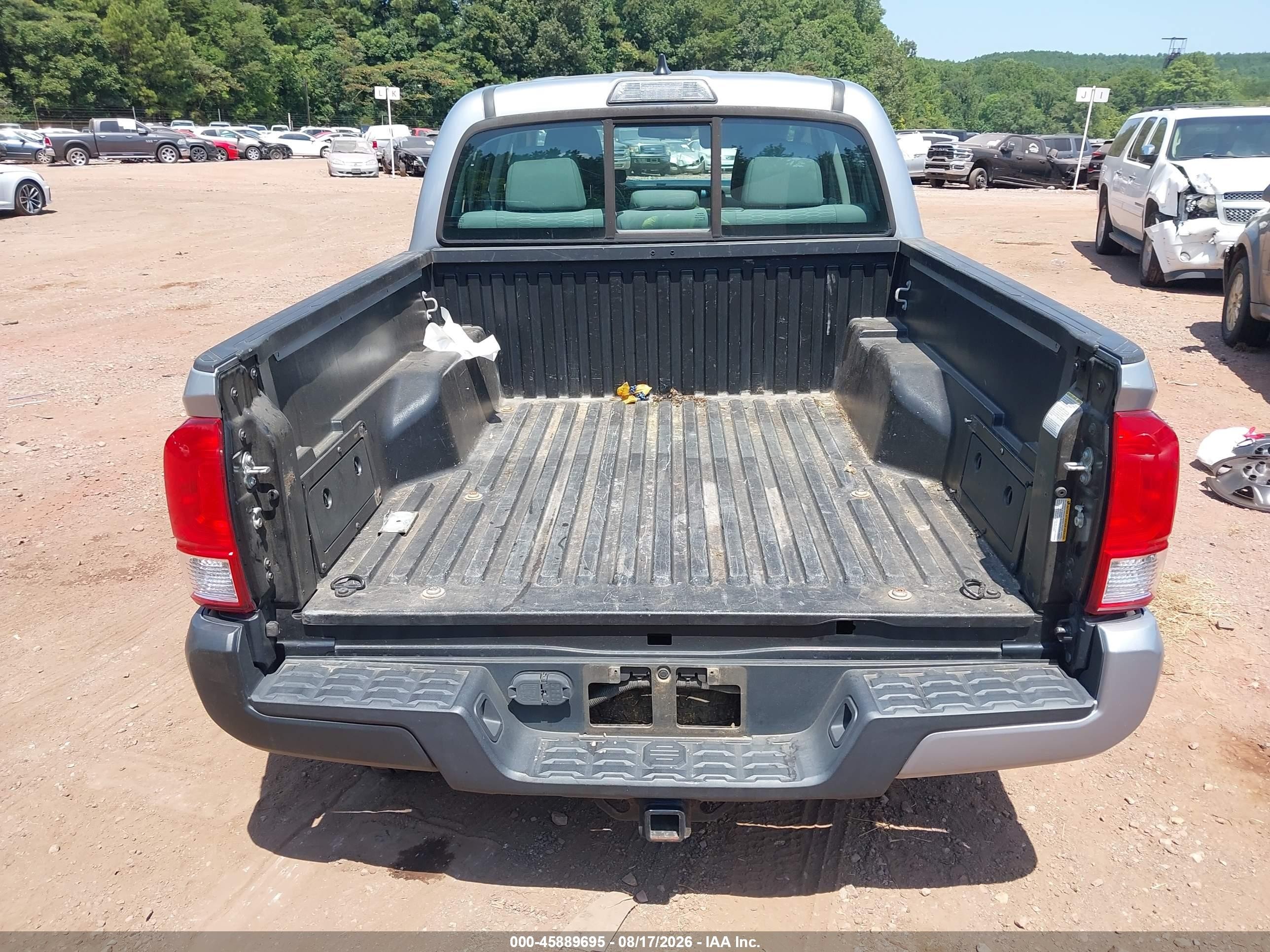 2017 Toyota Tacoma Sr V6 Silver vin: 5TFCZ5AN7HX115482