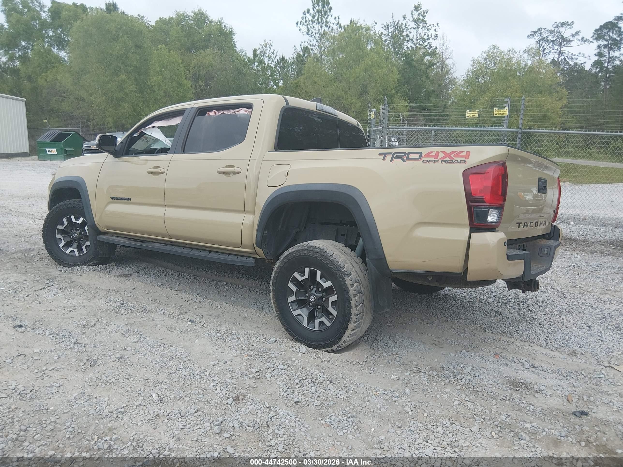 2018 Toyota Tacoma Trd Off Road Кремовый vin: 5TFCZ5AN8JX146066