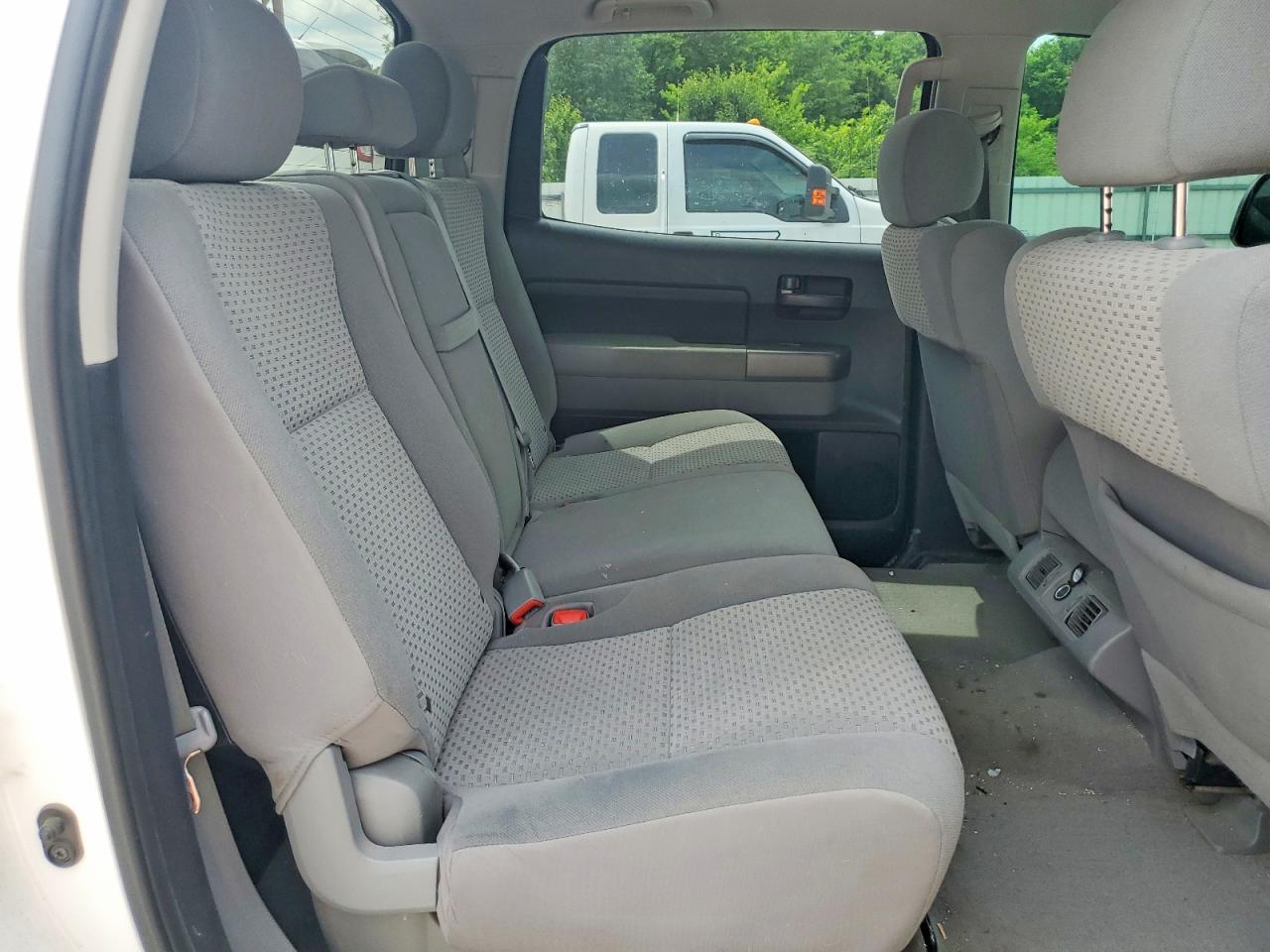 2011 Toyota Tundra Crewmax Sr5 White vin: 5TFDM5F11BX026796