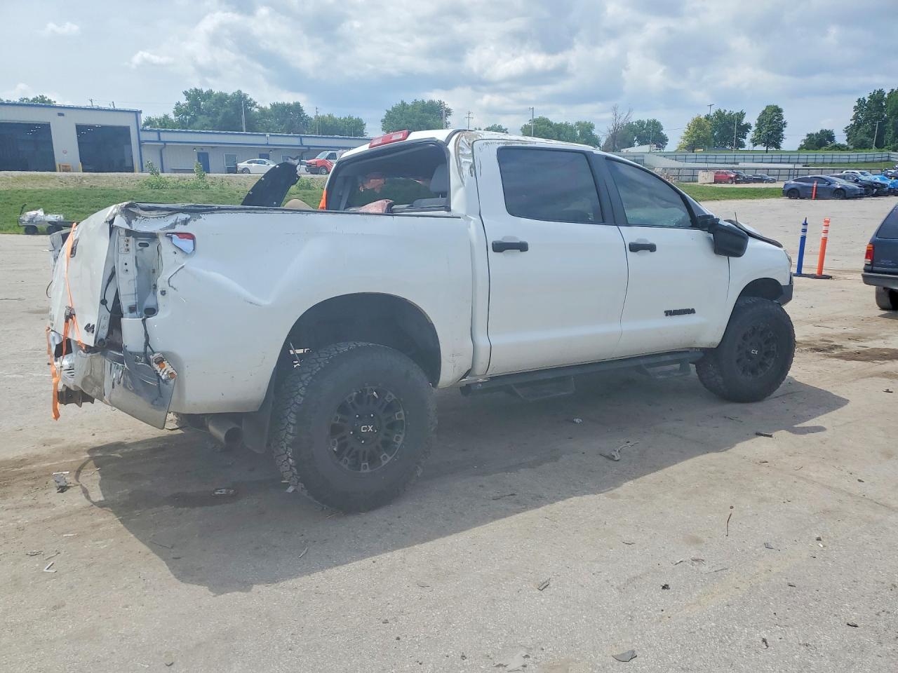 2013 Toyota Tundra Crewmax Sr5 Белый vin: 5TFDM5F13DX042064