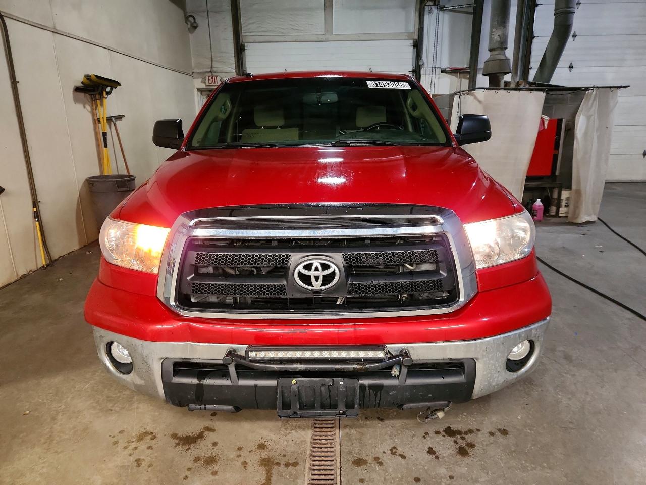 2013 Toyota Tundra Crewmax Sr5 Red vin: 5TFDM5F13DX048012