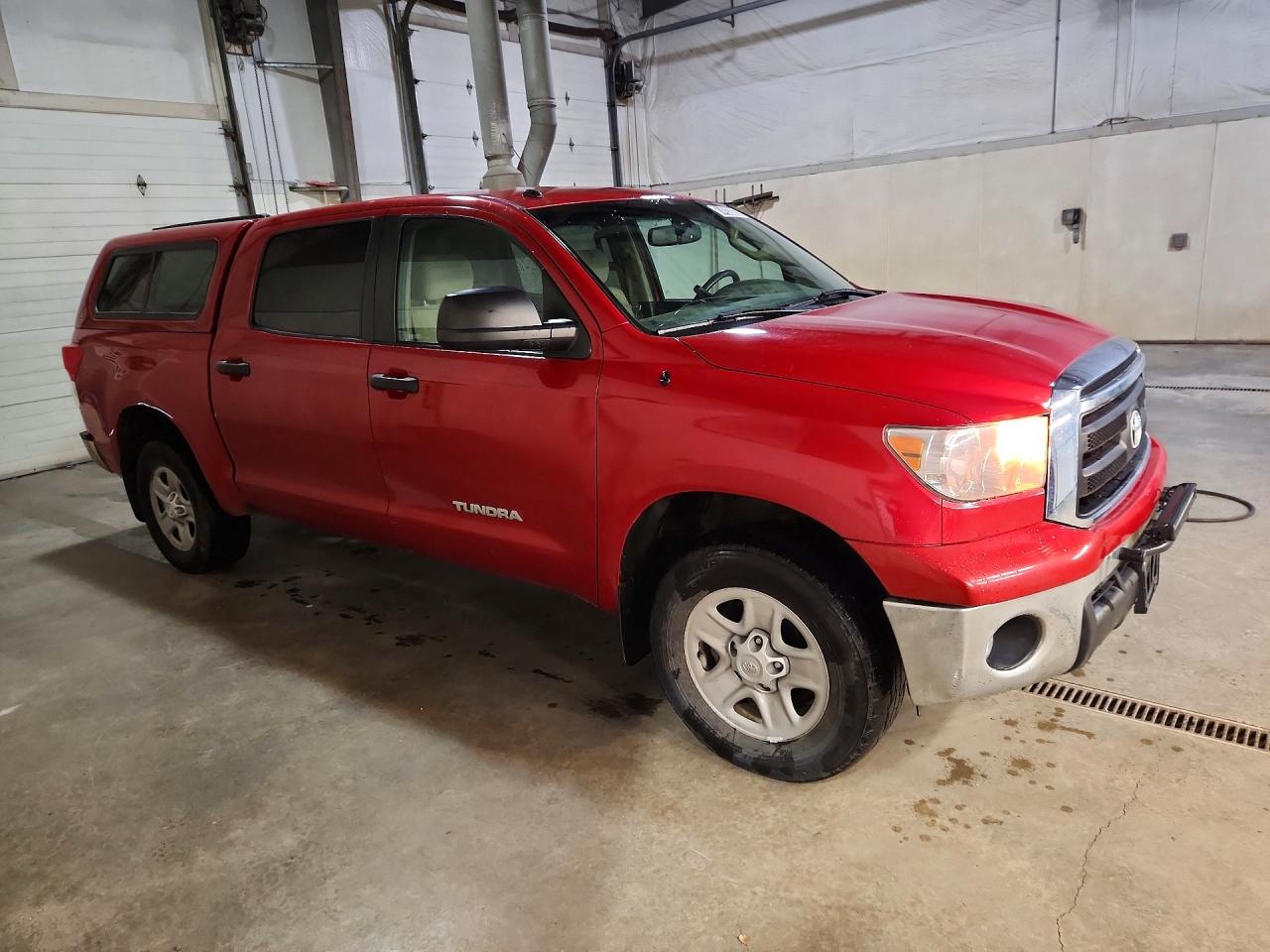 2013 Toyota Tundra Crewmax Sr5 Red vin: 5TFDM5F13DX048012