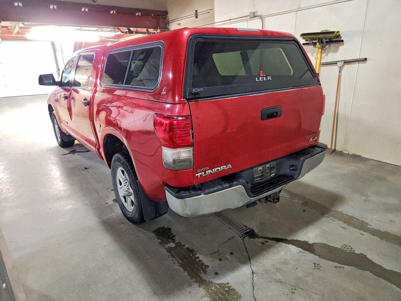 2013 Toyota Tundra Crewmax Sr5 Red vin: 5TFDM5F13DX048012