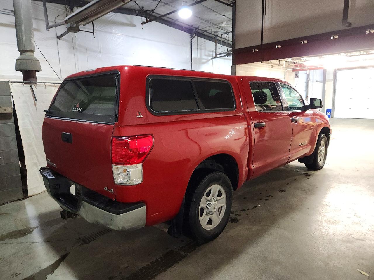 2013 Toyota Tundra Crewmax Sr5 Red vin: 5TFDM5F13DX048012