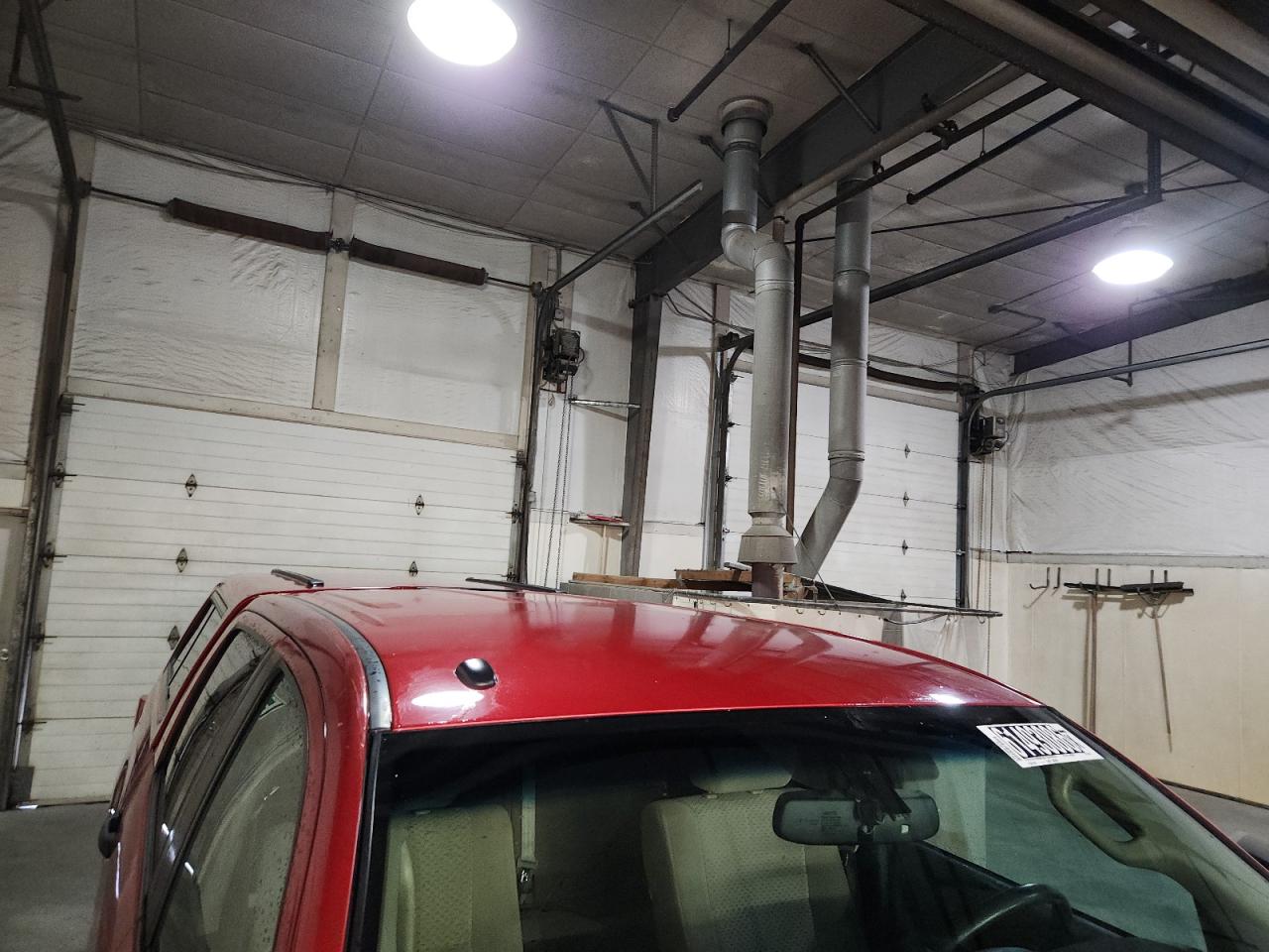 2013 Toyota Tundra Crewmax Sr5 Red vin: 5TFDM5F13DX048012 Damage: Roof, Chipped, 4