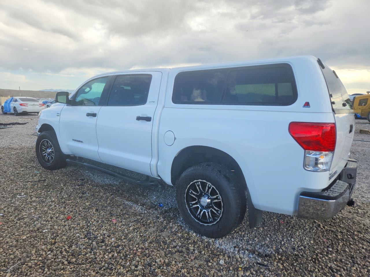 2010 Toyota Tundra Crewmax Sr5 Белый vin: 5TFDM5F17AX001139