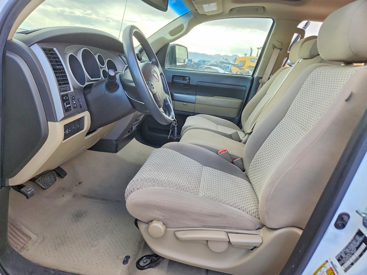 2010 Toyota Tundra Crewmax Sr5 Белый vin: 5TFDM5F17AX001139