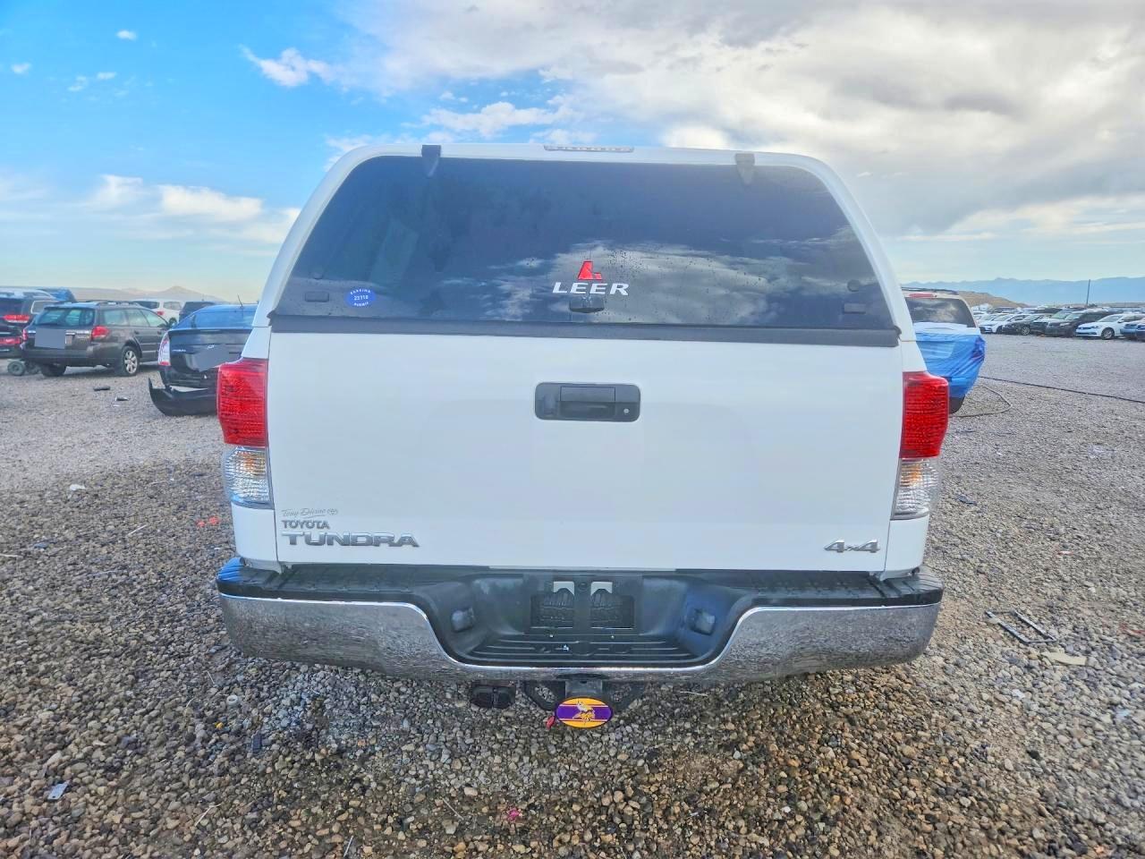 2010 Toyota Tundra Crewmax Sr5 Белый vin: 5TFDM5F17AX001139