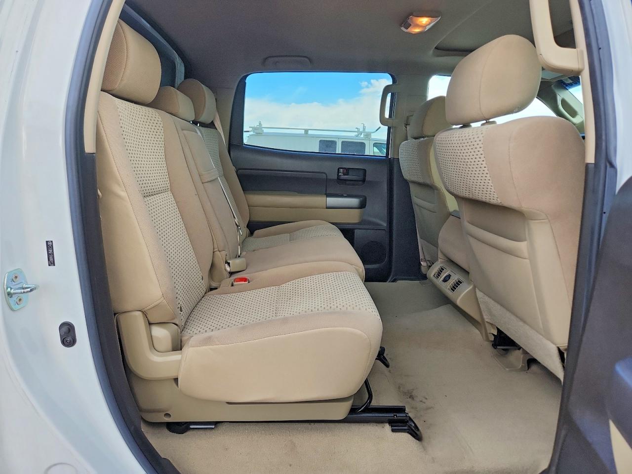 2010 Toyota Tundra Crewmax Sr5 Белый vin: 5TFDM5F17AX001139